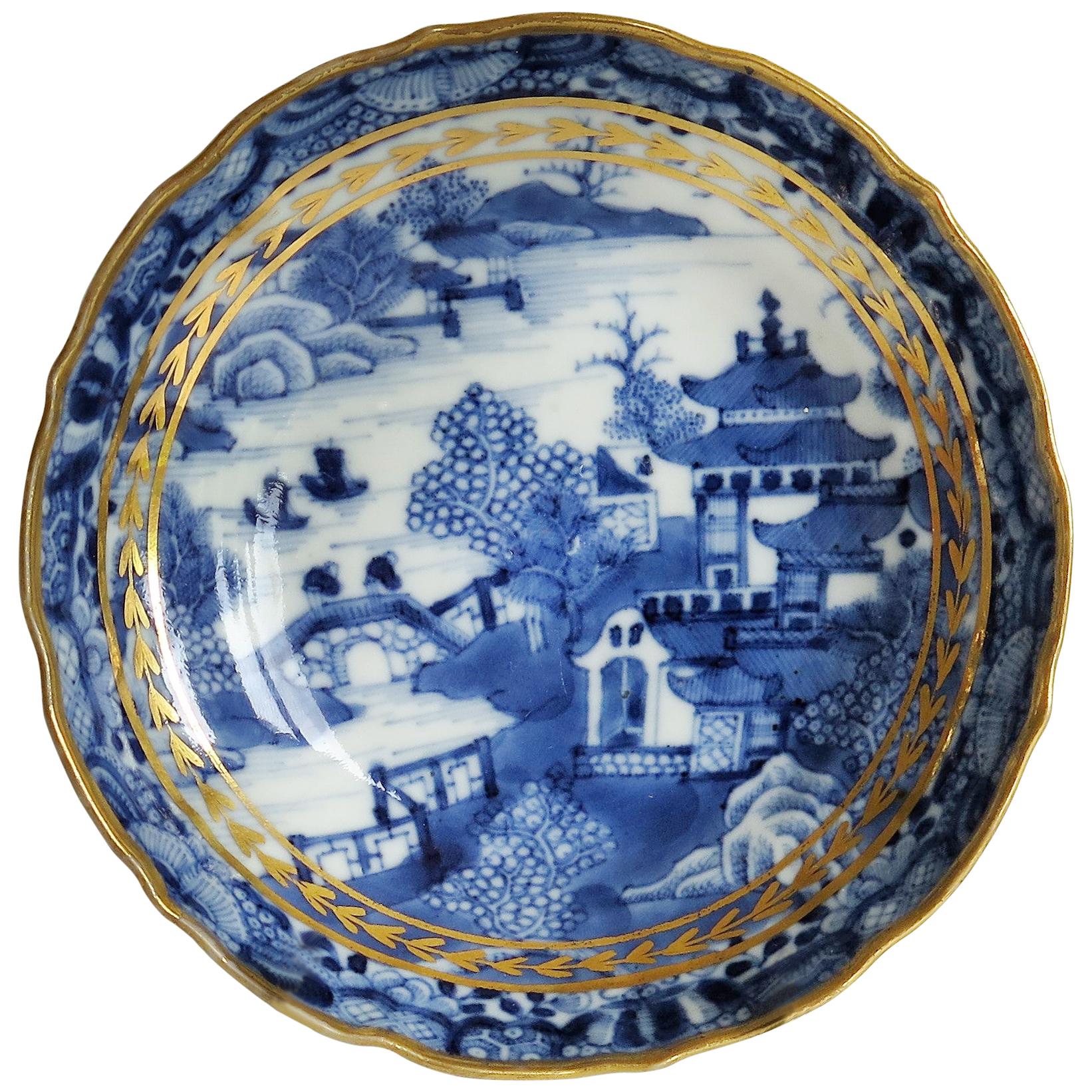 Chinese Export Porcelain Berry Bowl or Dish Blue and White Gilded, Qing
