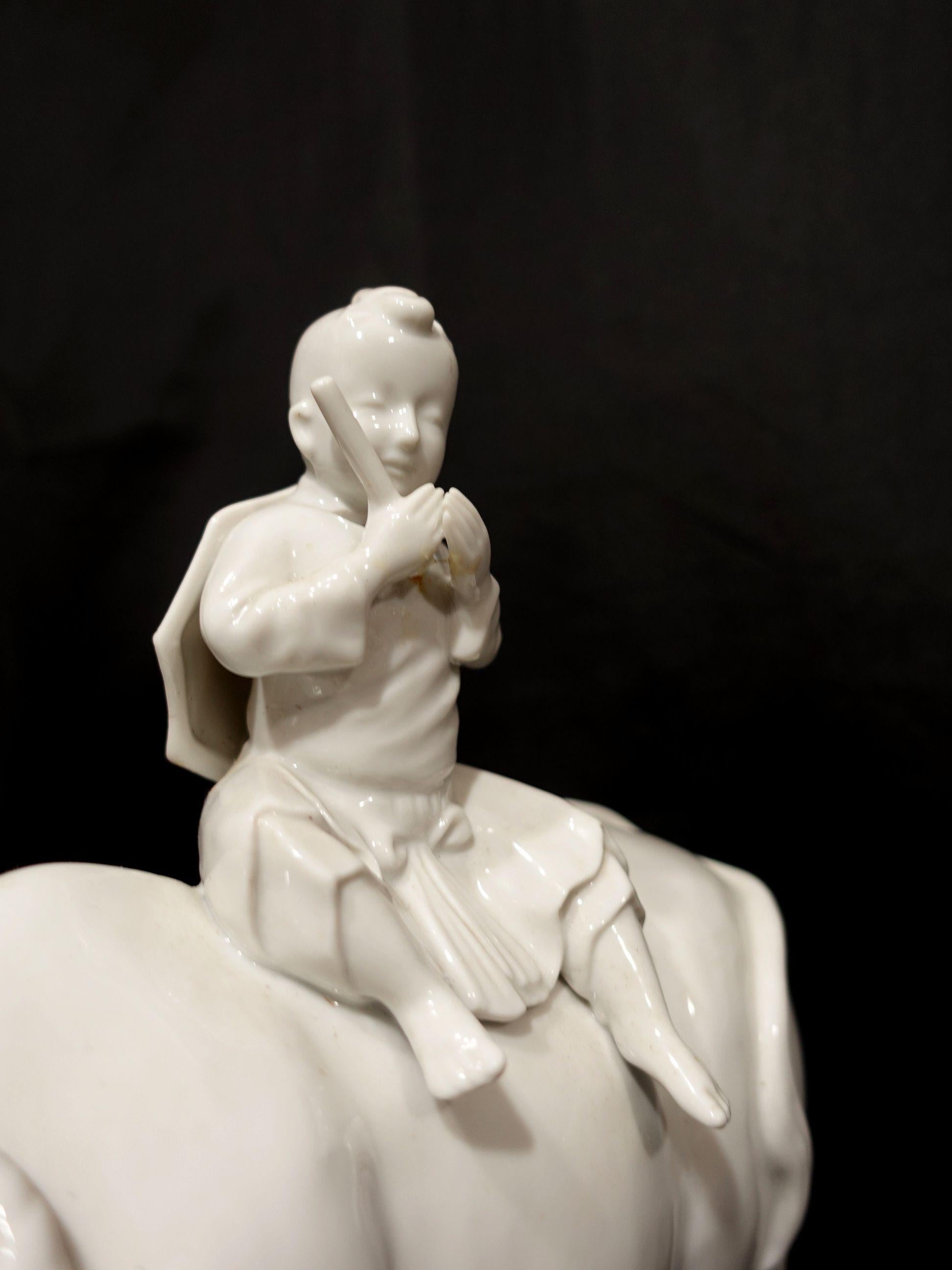 Porcelaine d'exportation chinoise Blanc de chine avec enfant chevauchant en vente 5