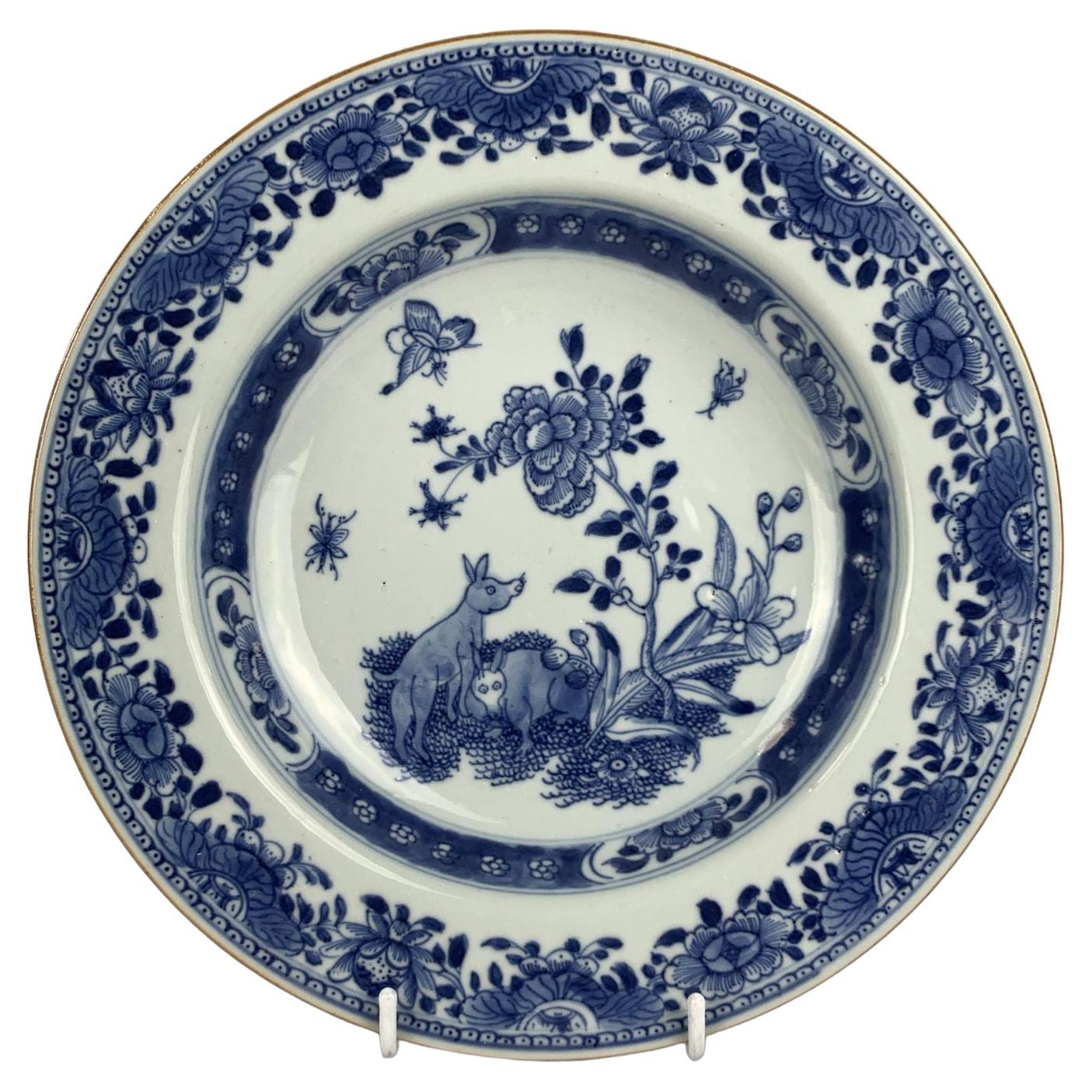 Blaue und weiße Schale aus chinesischem Exportporzellan mit Hirsch aus dem 18. Jahrhundert, um 1780