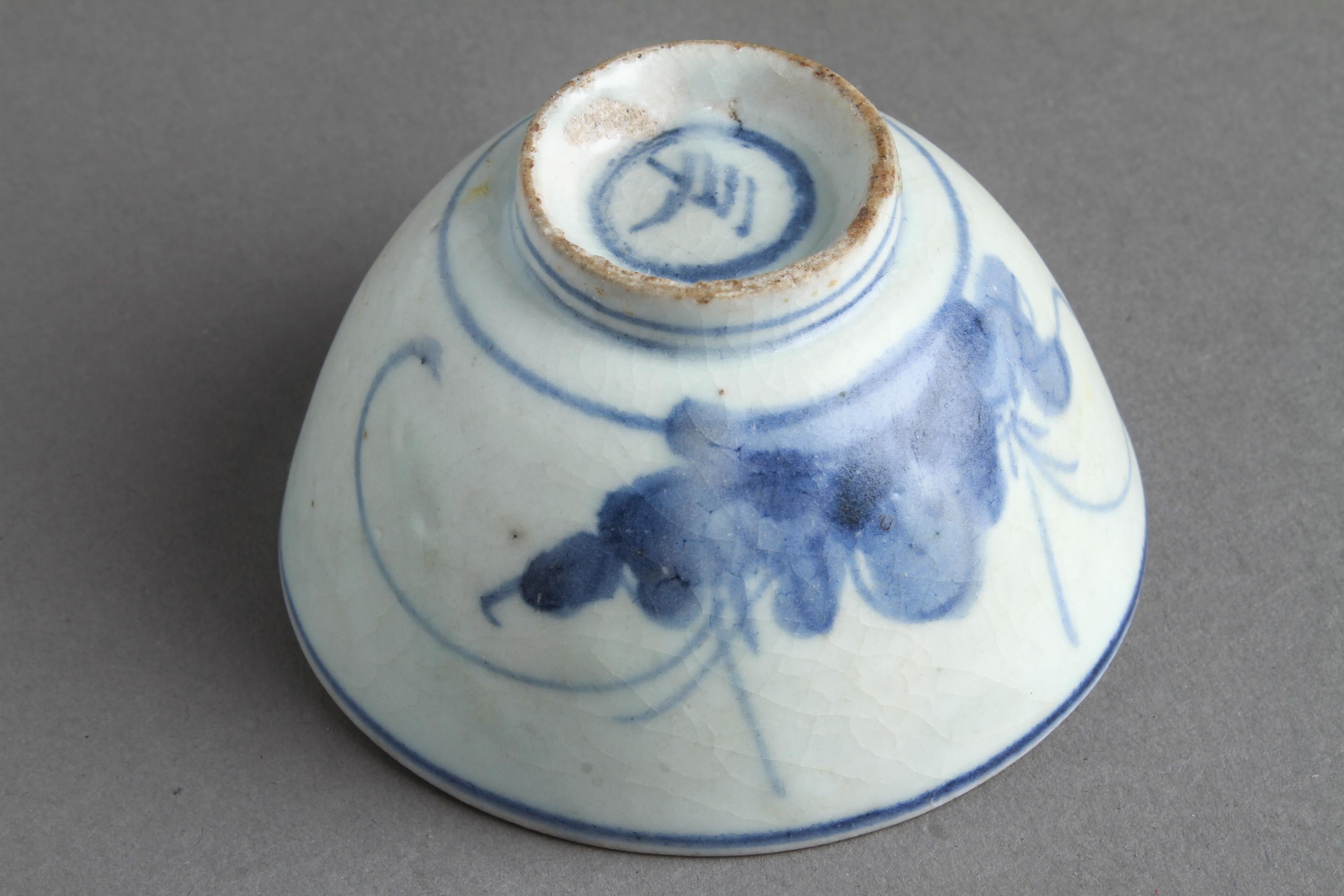 Chinese Export Porcelain Blue and White Teacup In Good Condition In New York, NY