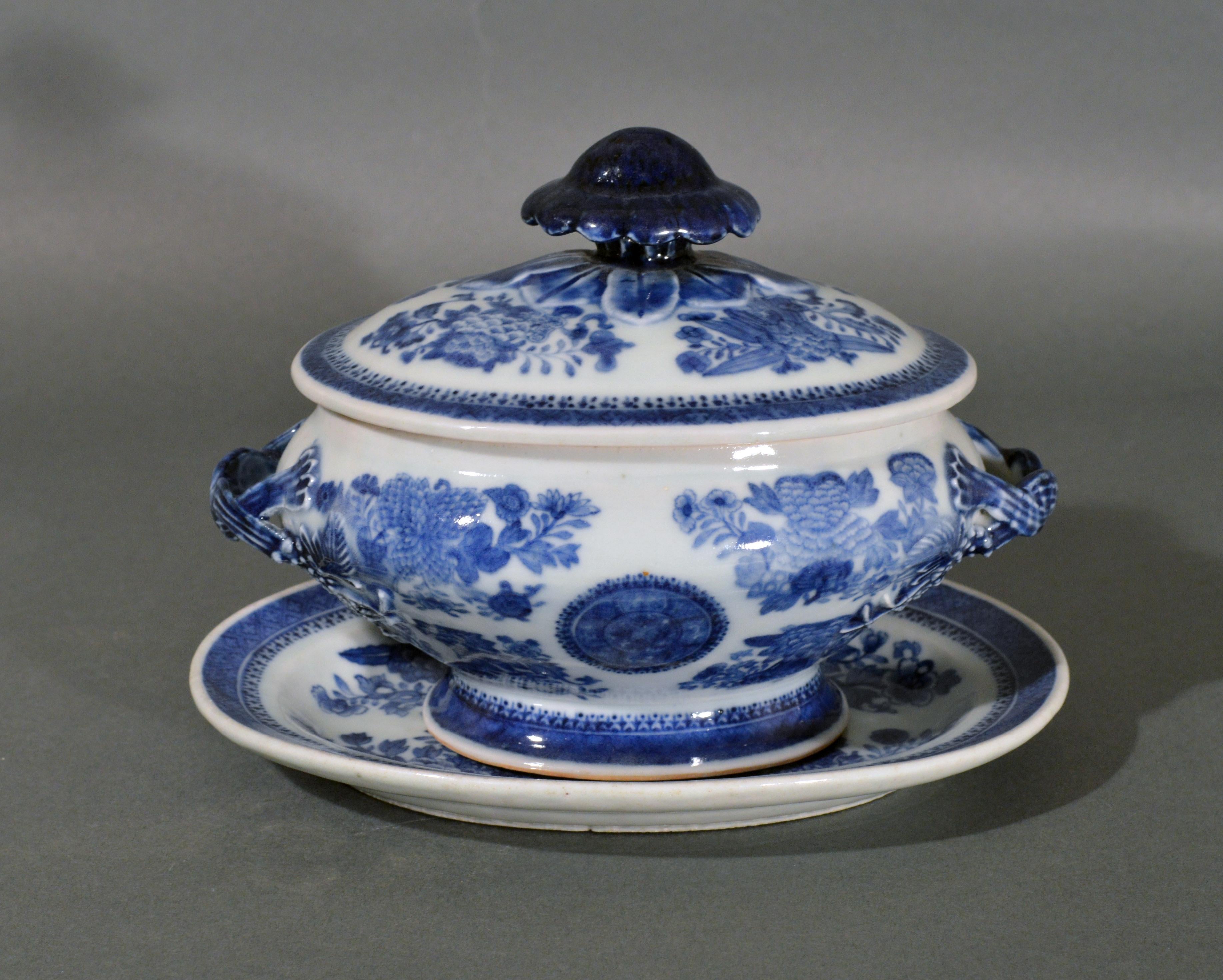 Chinese Export Porcelain Blue Fitzhugh Sauce Tureens, Covers & Stands For Sale 6