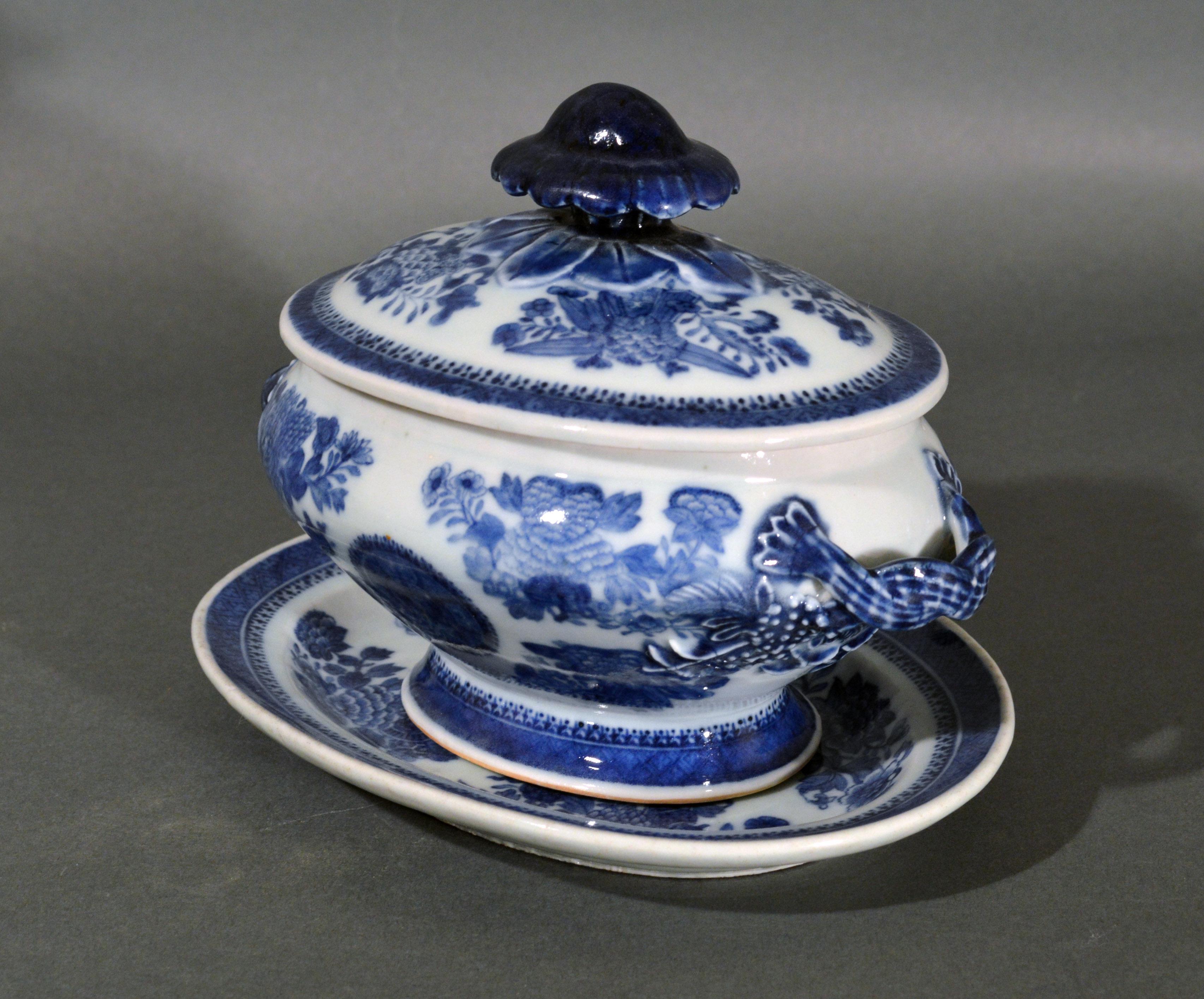 Chinese export porcelain blue fitzhugh sauce tureens, covers and stands,
circa 1780-1810

The pair of Chinese export porcelain sauce tureens, covers and under dishes are painted in underglaze blue with the Fitzhugh pattern. The handles, with a