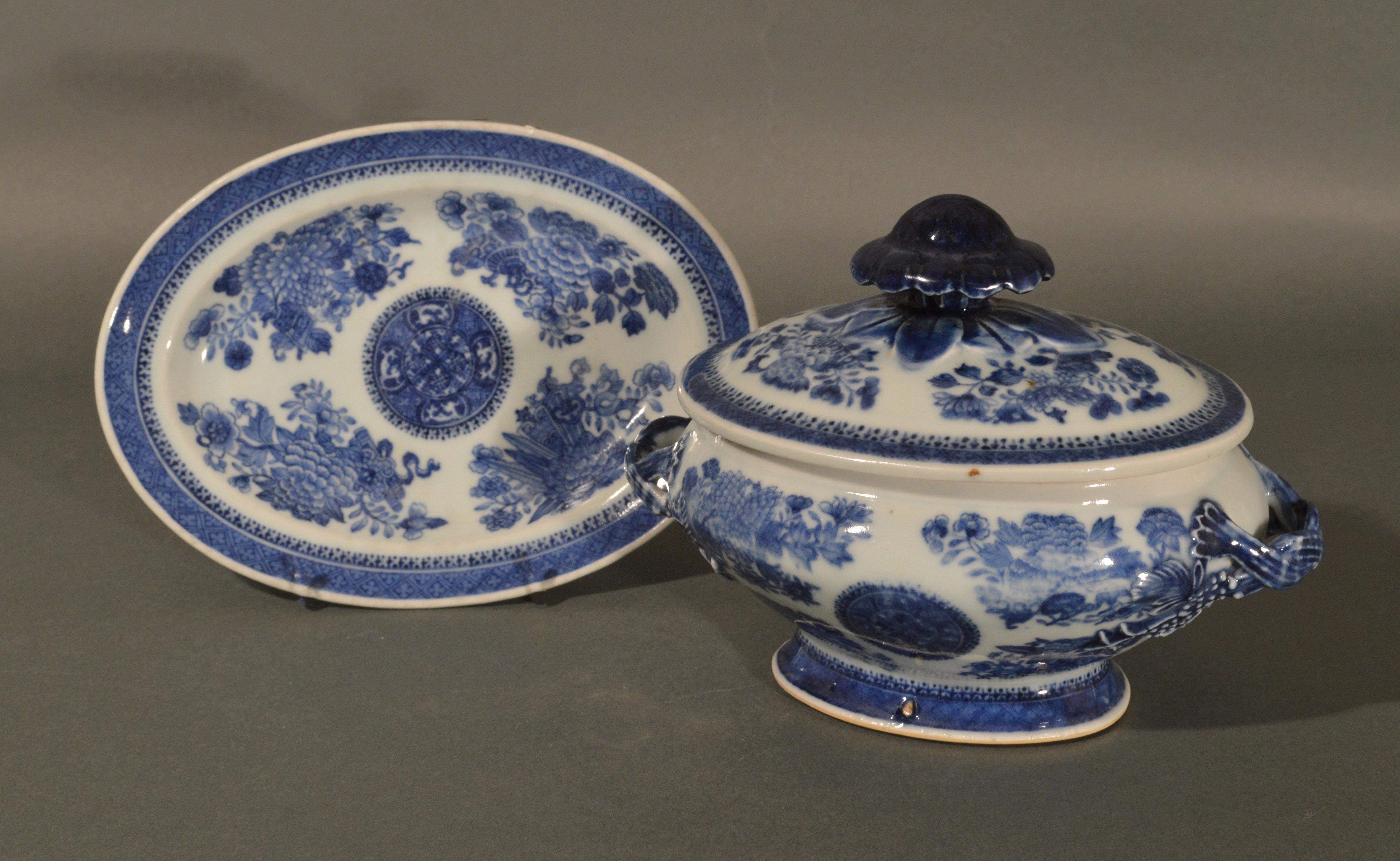 18th Century Chinese Export Porcelain Blue Fitzhugh Sauce Tureens, Covers & Stands For Sale
