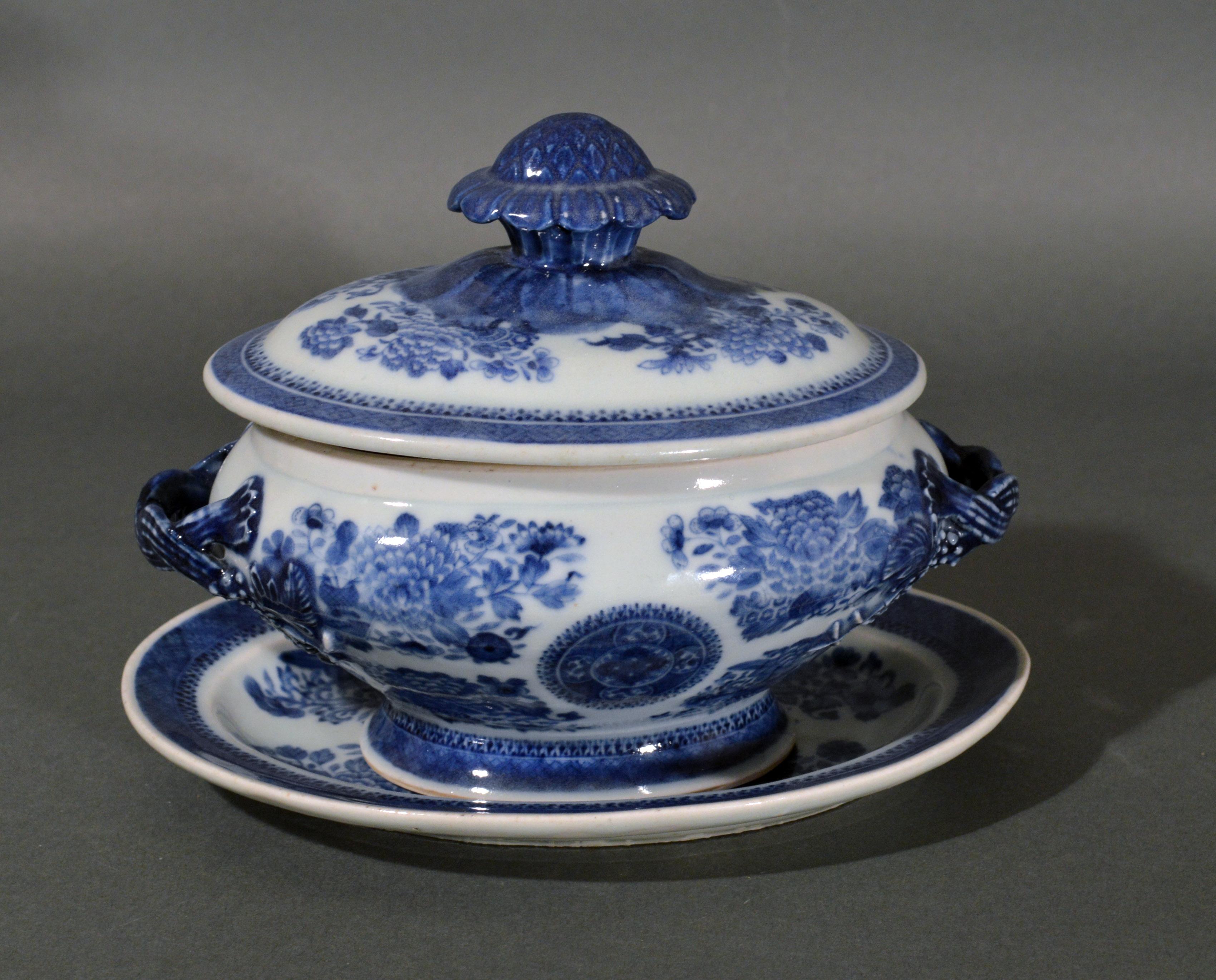 Chinese Export Porcelain Blue Fitzhugh Sauce Tureens, Covers & Stands For Sale 2