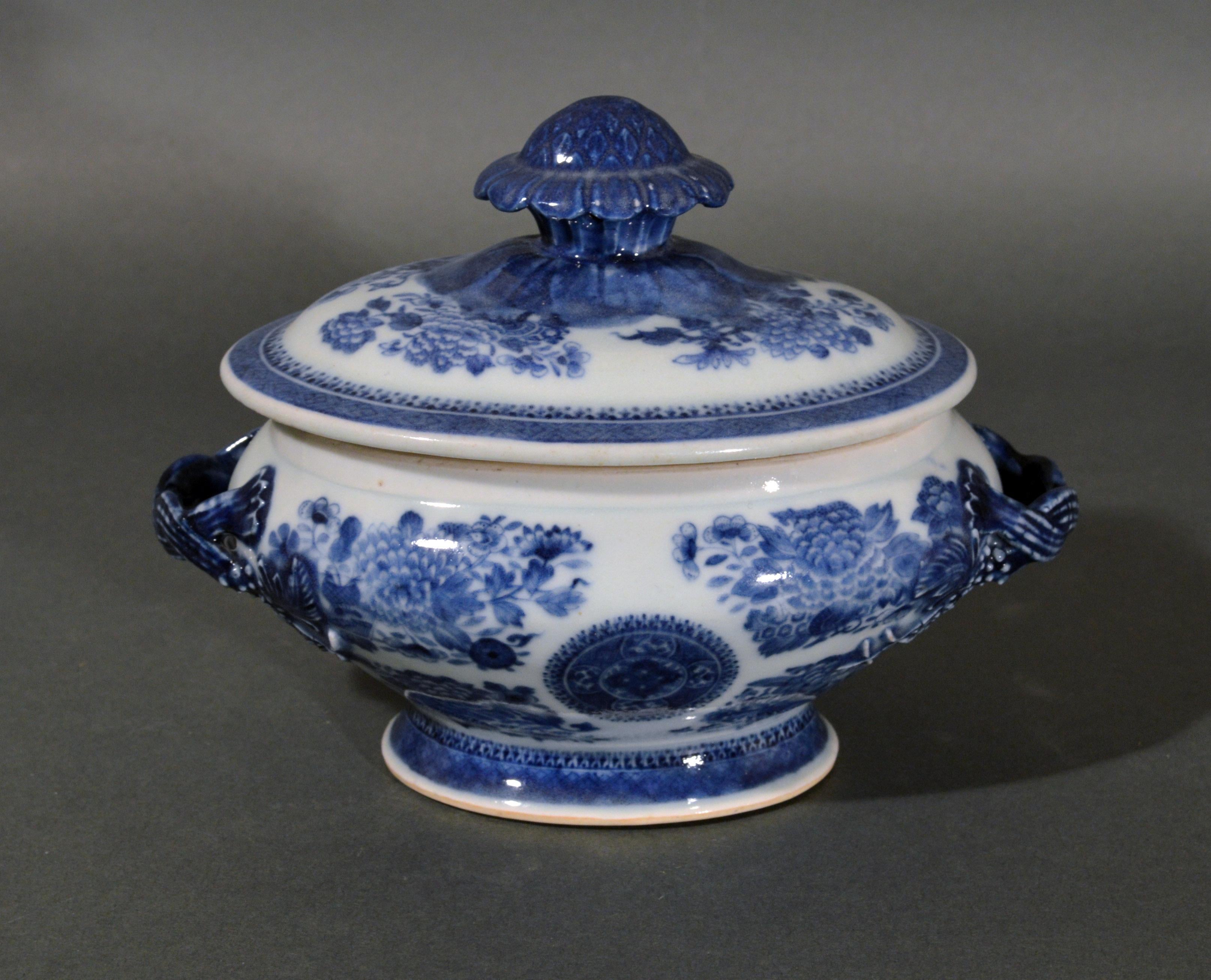 Chinese Export Porcelain Blue Fitzhugh Sauce Tureens, Covers & Stands For Sale 3
