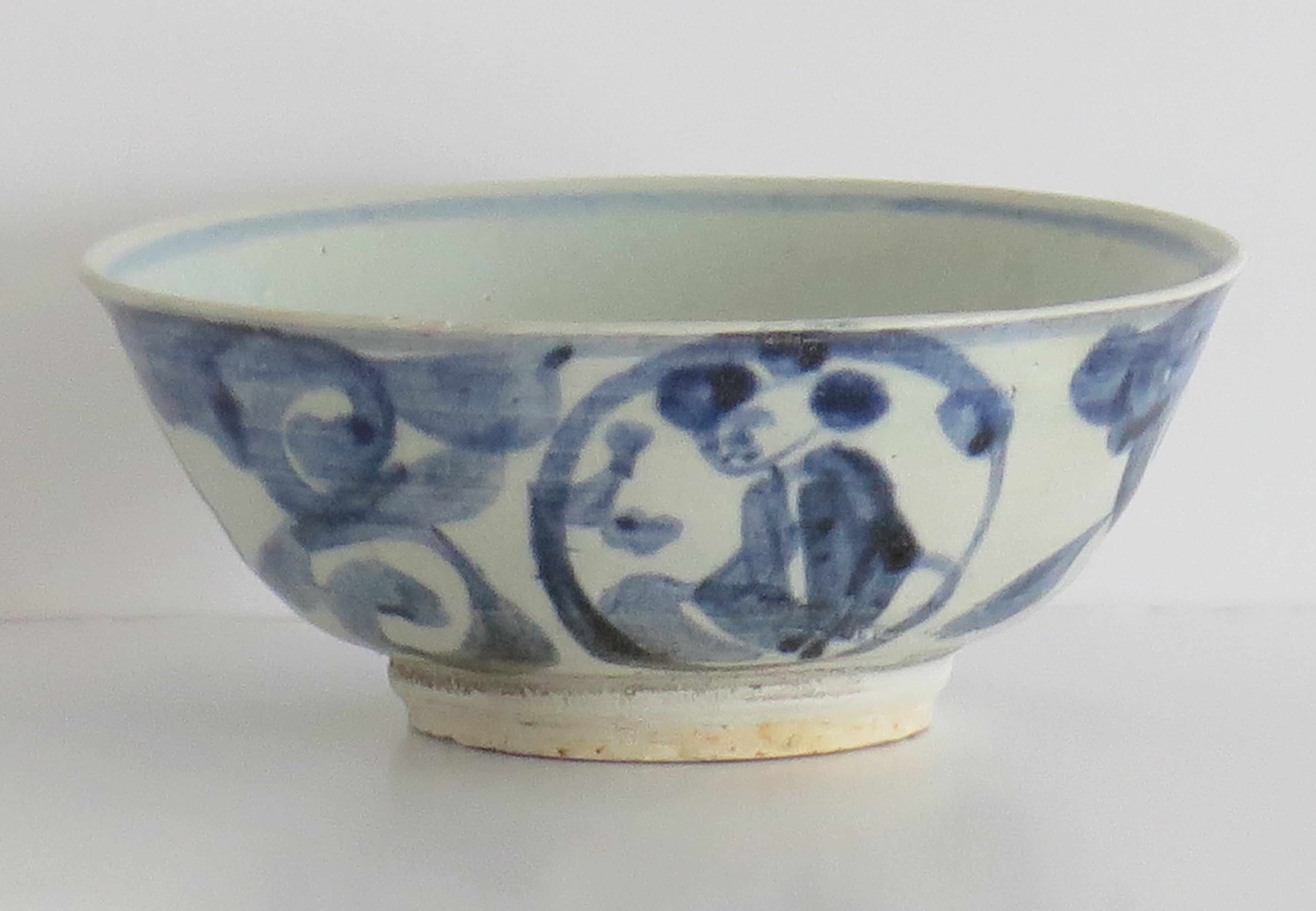 This is a good Chinese porcelain Bowl which we attribute to a piece from the Hatcher Junk Shipwreck Cargo, of the late Ming period, circa 1750

(The Hatcher Cargo was salvaged from the wreck of a Chinese junk in the South China seas port of