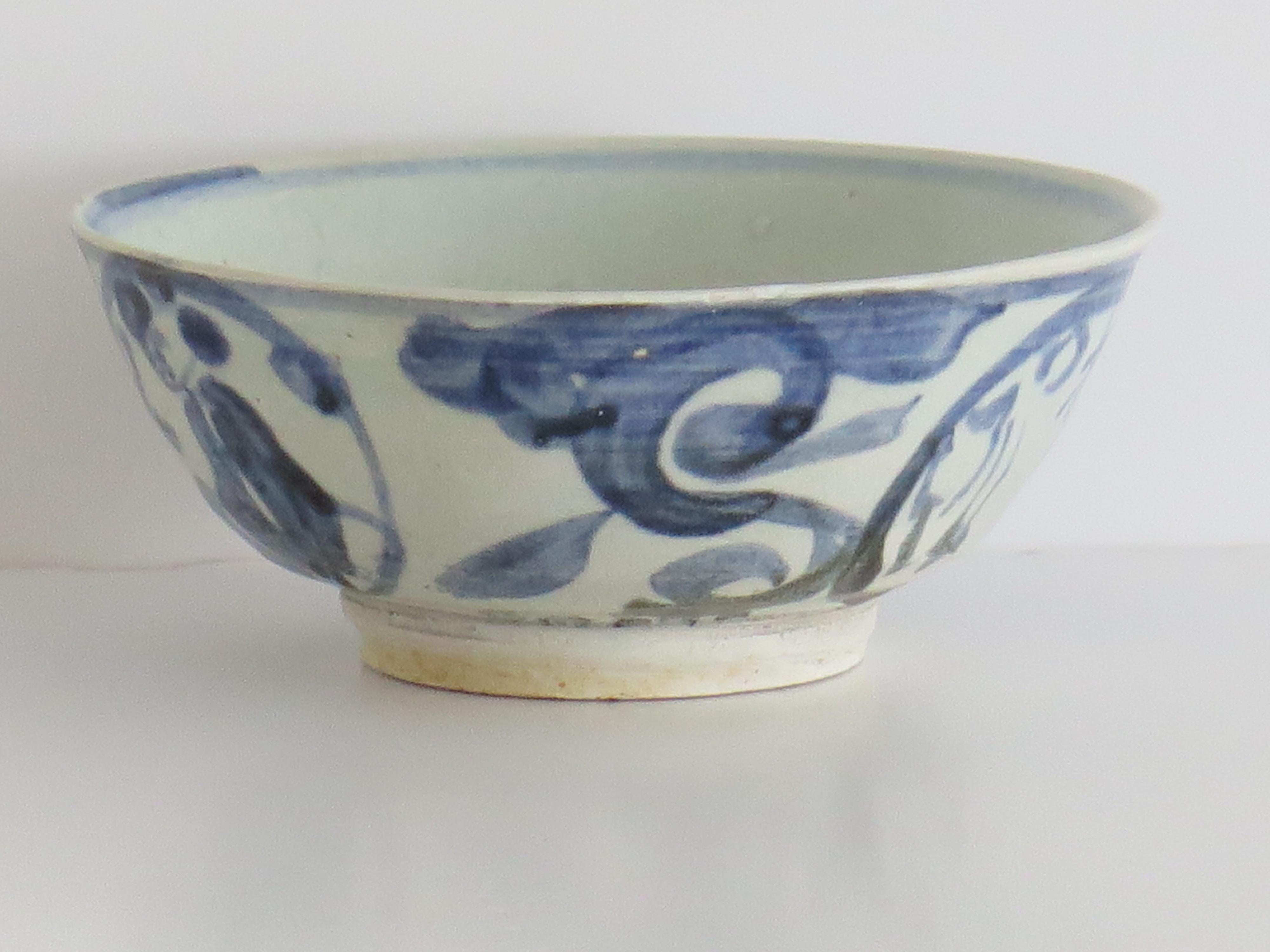 Hand-Painted Chinese Export Porcelain Blue & White Bowl, Hatcher Cargo Late Ming, circa 1650