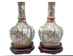 Chinesische Exportporzellan-Vasen in Flaschenform mit Rosenmedaillon