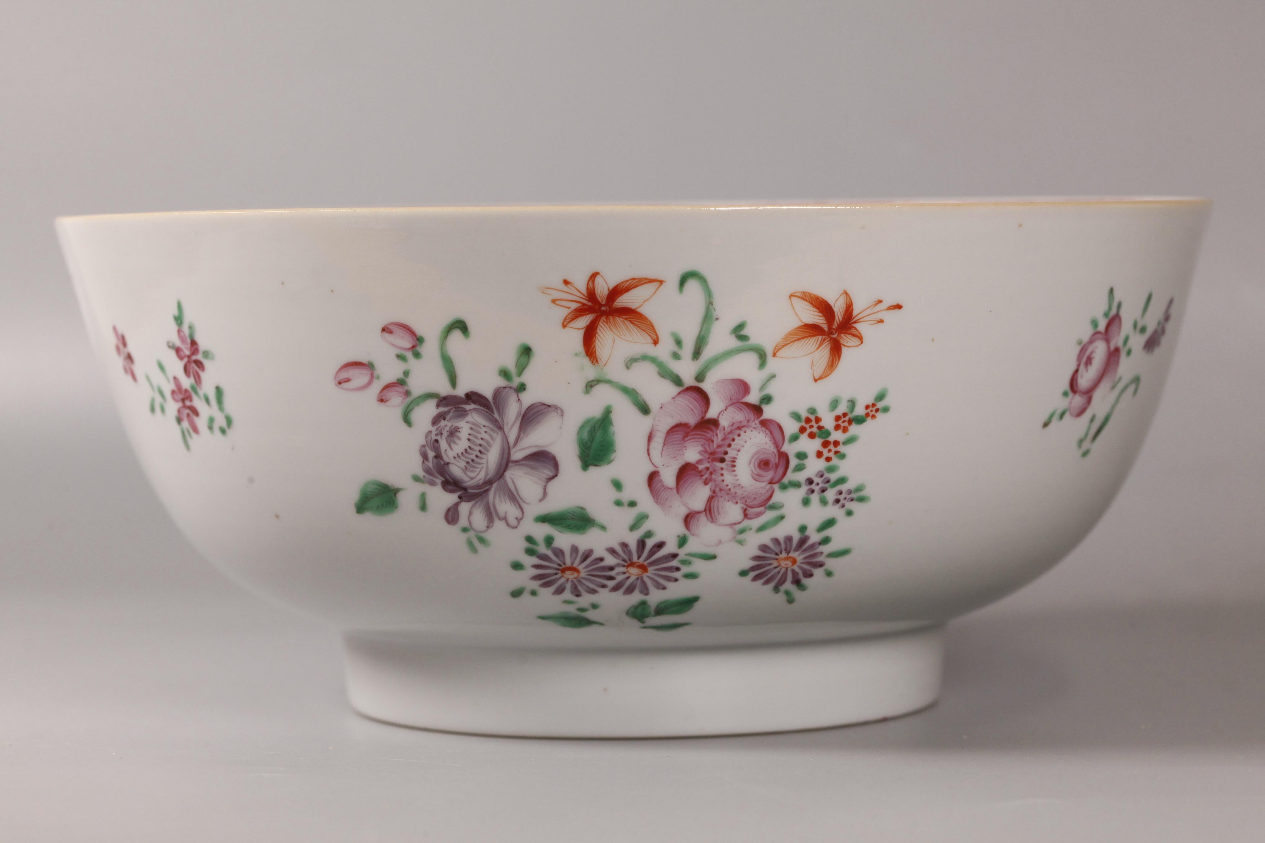 18th Century Chinese export porcelain bowl, 18th c. For Sale