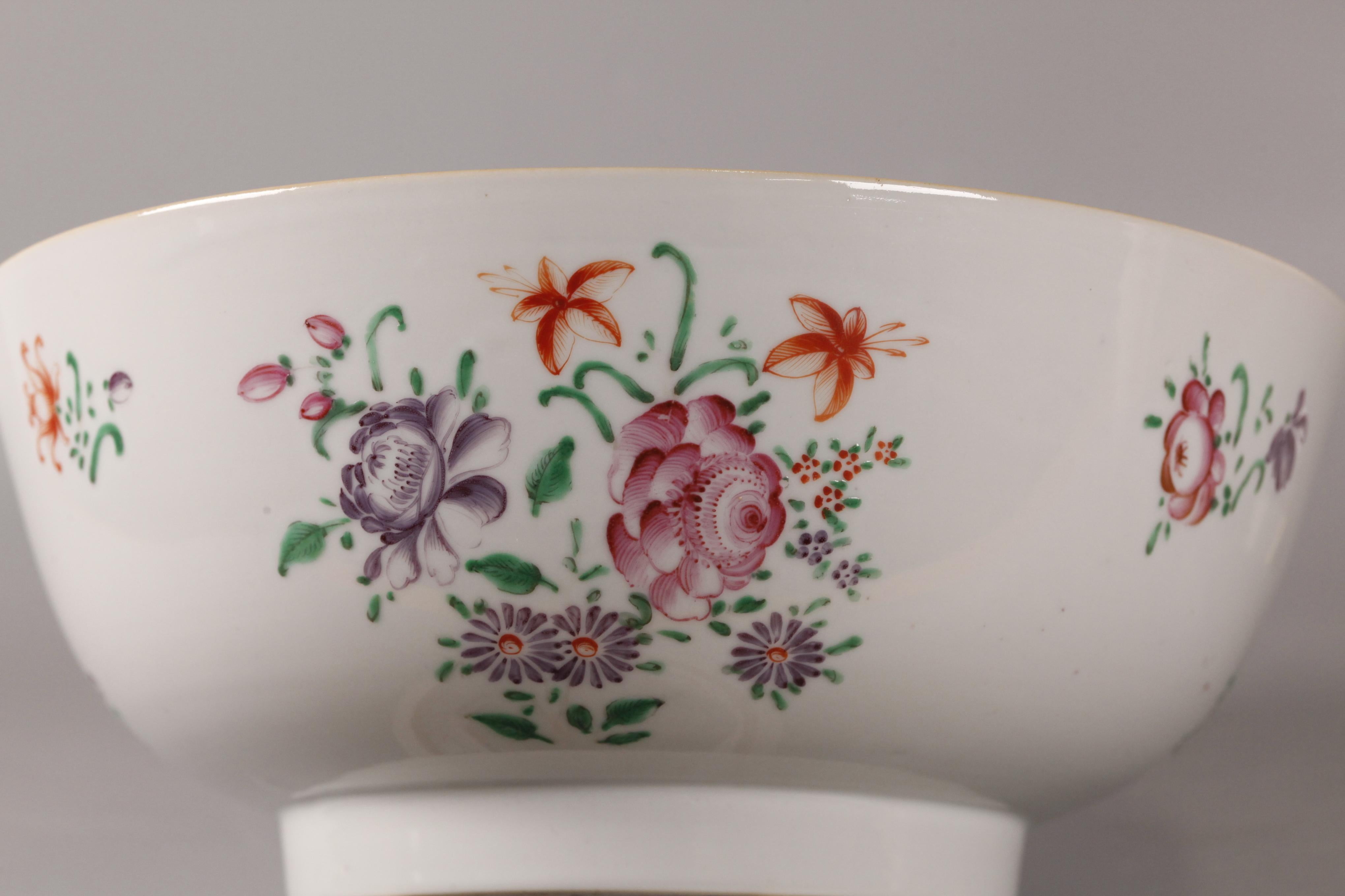 Porcelain Chinese export porcelain bowl, 18th c. For Sale