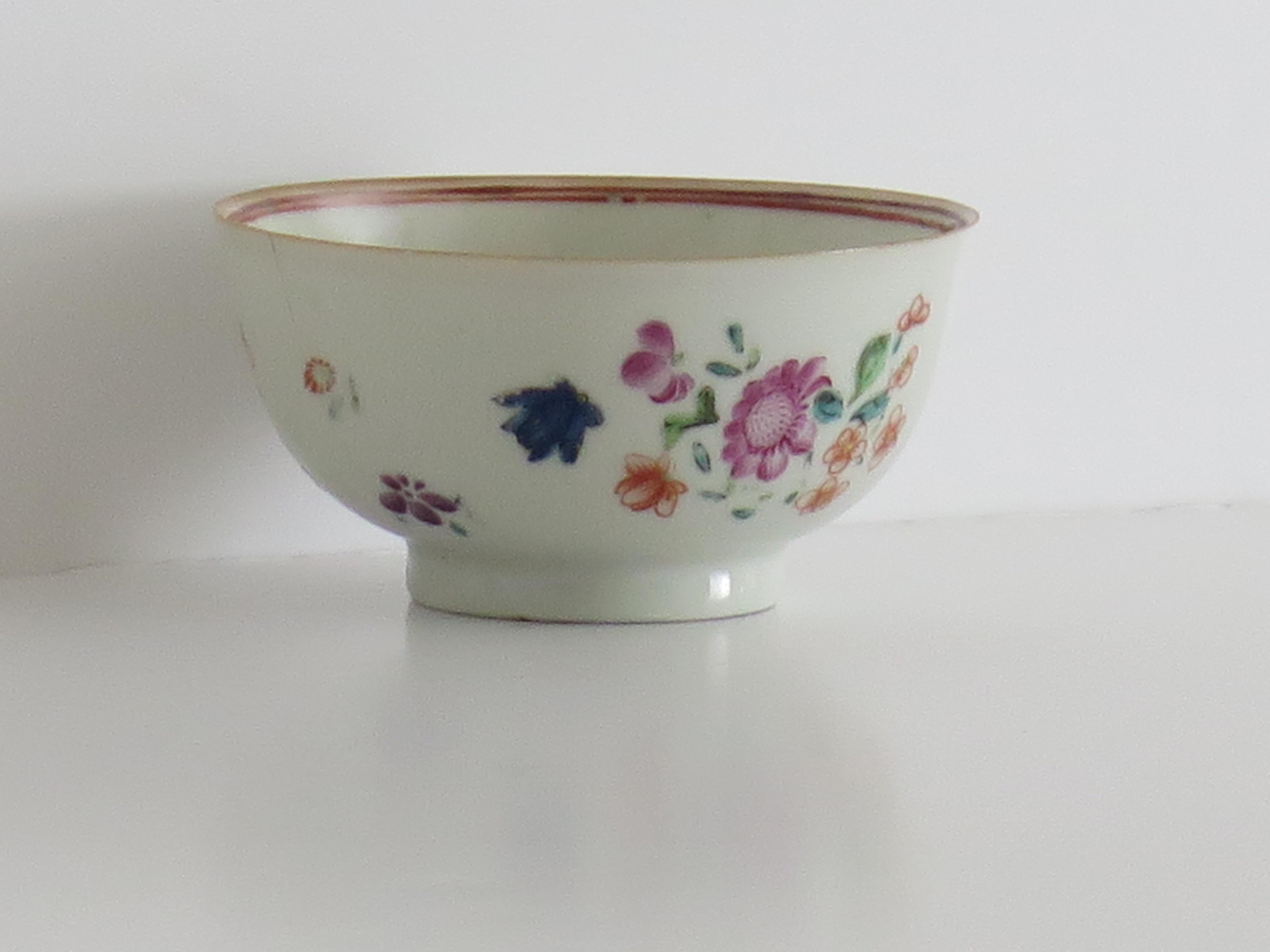 This is a hand painted Chinese export bowl from the late 18th century, Qing dynasty, Qianlong period, 1736-1795. We date this piece to circa 1780.

The bowl is well potted on mid height foot, all made from a very white porcelain.

It is well hand