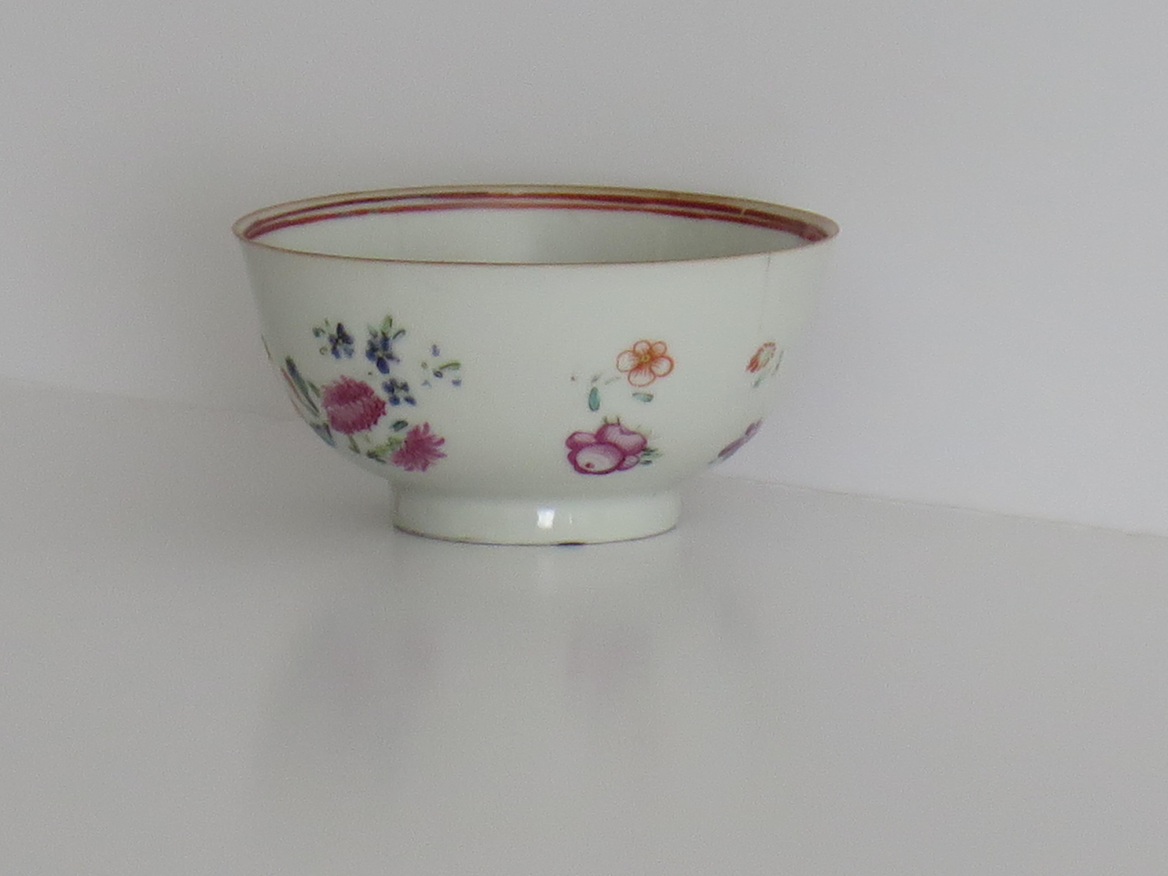 Chinese Export Porcelain Bowl Hand Painted Famille Rose, Qing Ca 1780 For Sale 1
