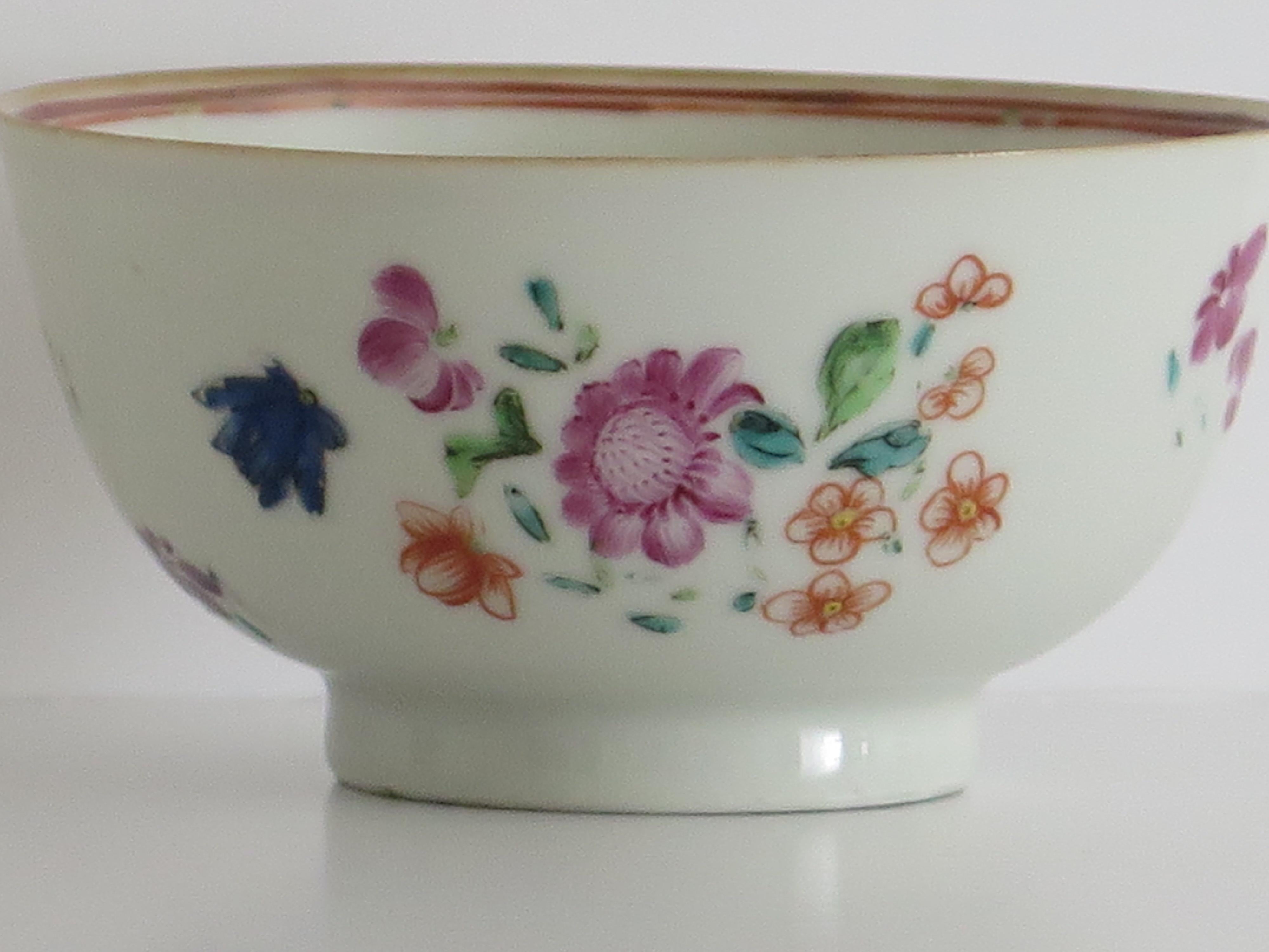 Chinese Export Porcelain Bowl Hand Painted Famille Rose, Qing Ca 1780 For Sale 4