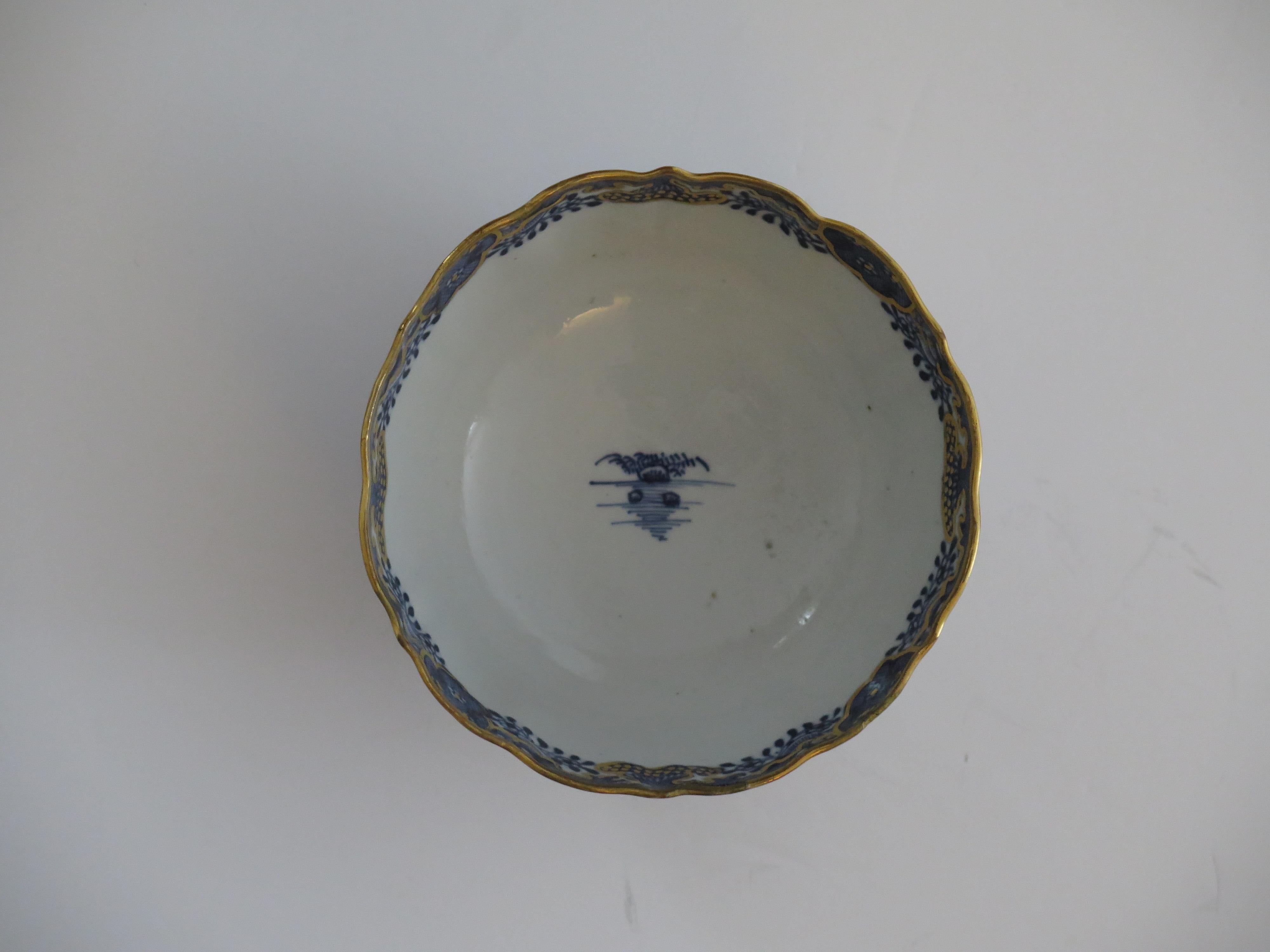 Ciotola in porcellana cinese da esportazione dipinta a mano e dorata con scena di fiume, Qing 1785 ca. 5