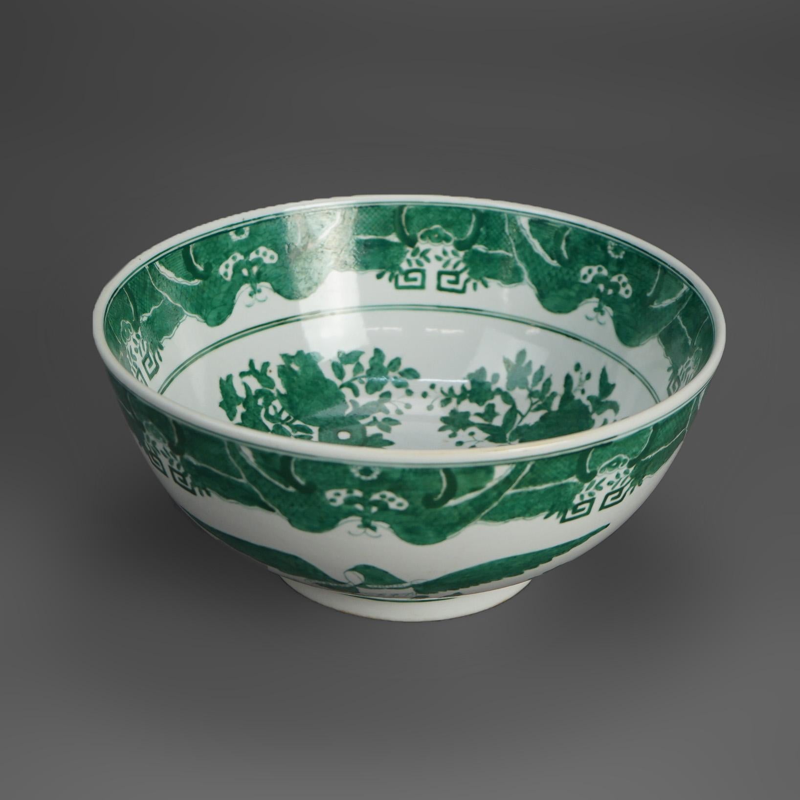 Chinese Export Porcelain Bowl with Eagle Design 20thC In Good Condition For Sale In Big Flats, NY