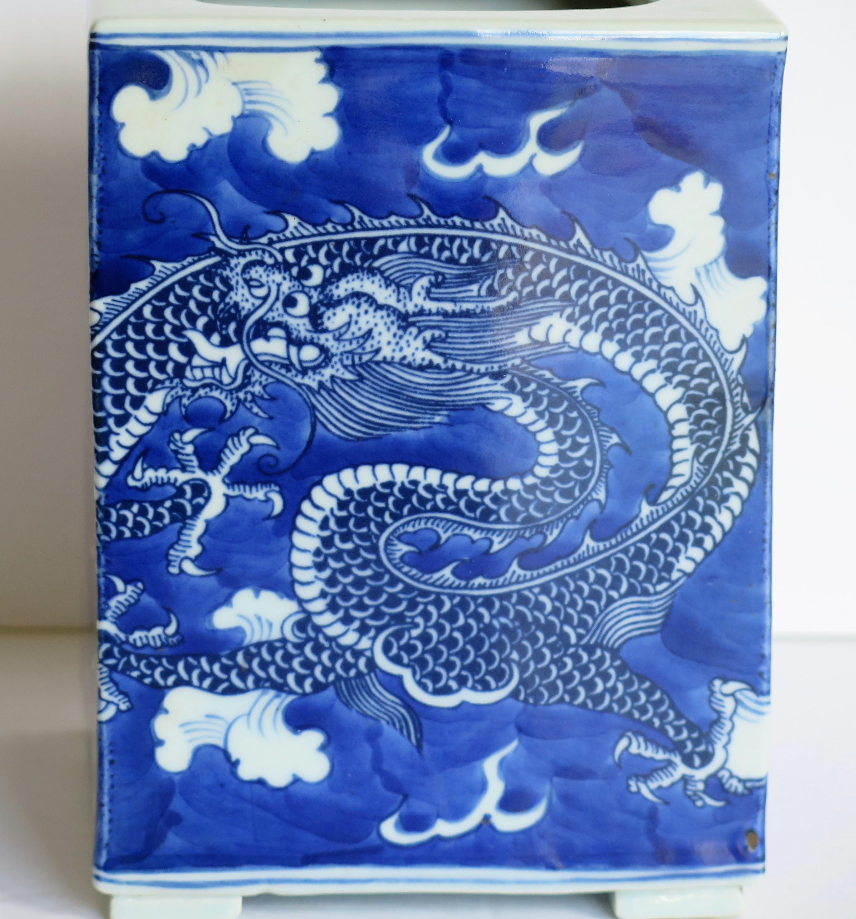 Chinese Export Porcelain Brush Pot Blue and White Hand Painted Dragons 11