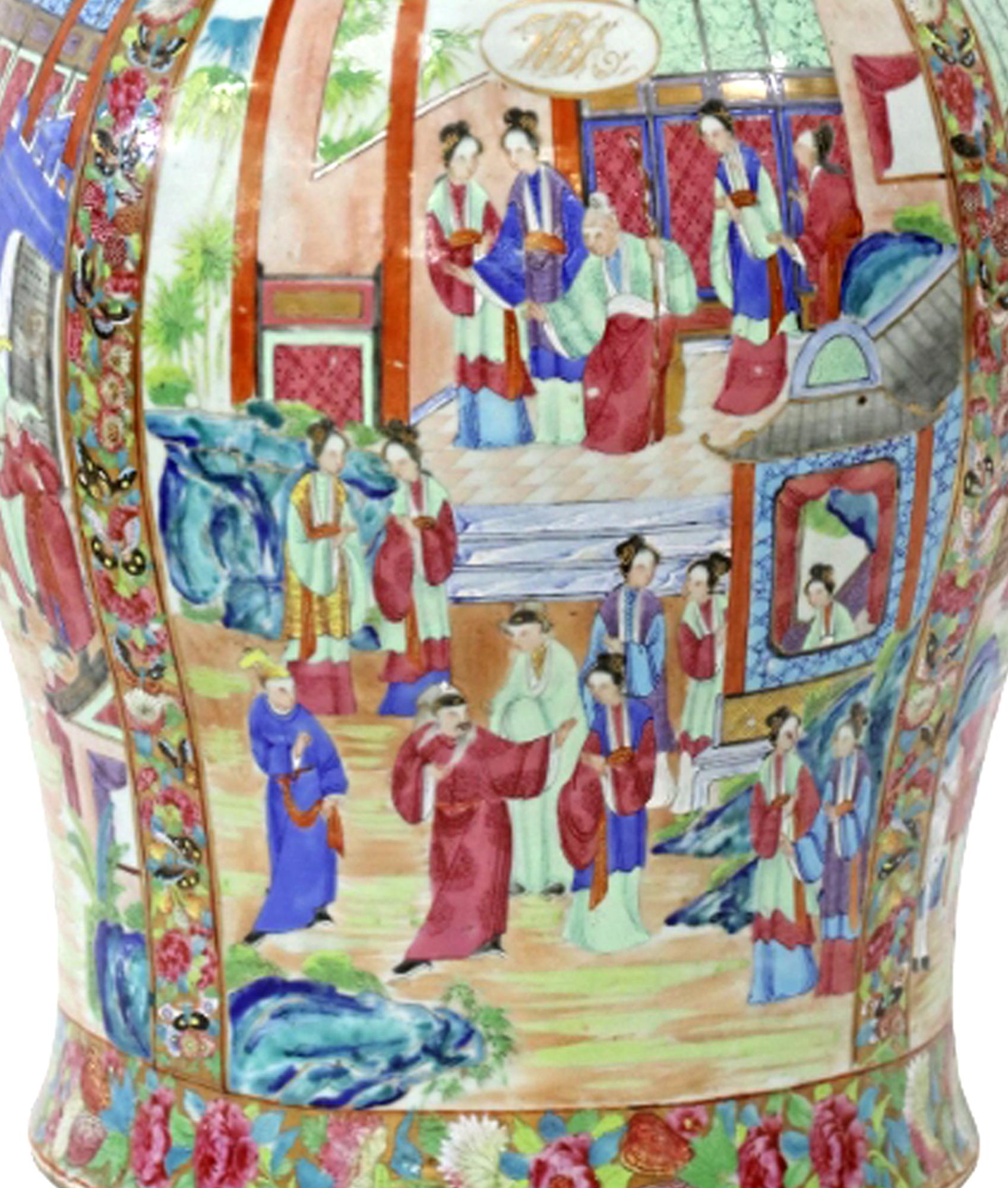 Chinese Export Porcelain Canton Jar decorated with Panels of Chinese Figures For Sale 1