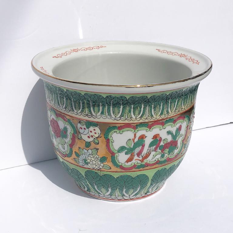 Chinese Export Porcelain Ceramic Famille Vert Rose Green Gold Pot, 19th Century In Good Condition In Oklahoma City, OK