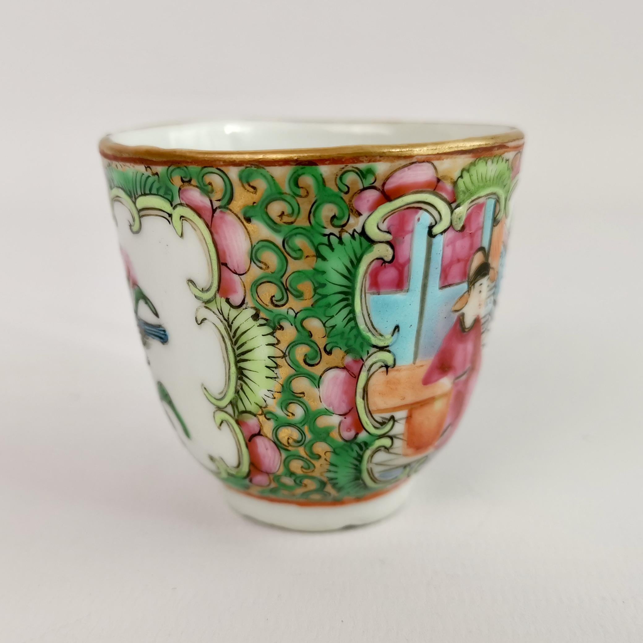 Hand-Painted Chinese Export Porcelain Coffee Cup, Famille Verte, Qianlong, 1760-1780