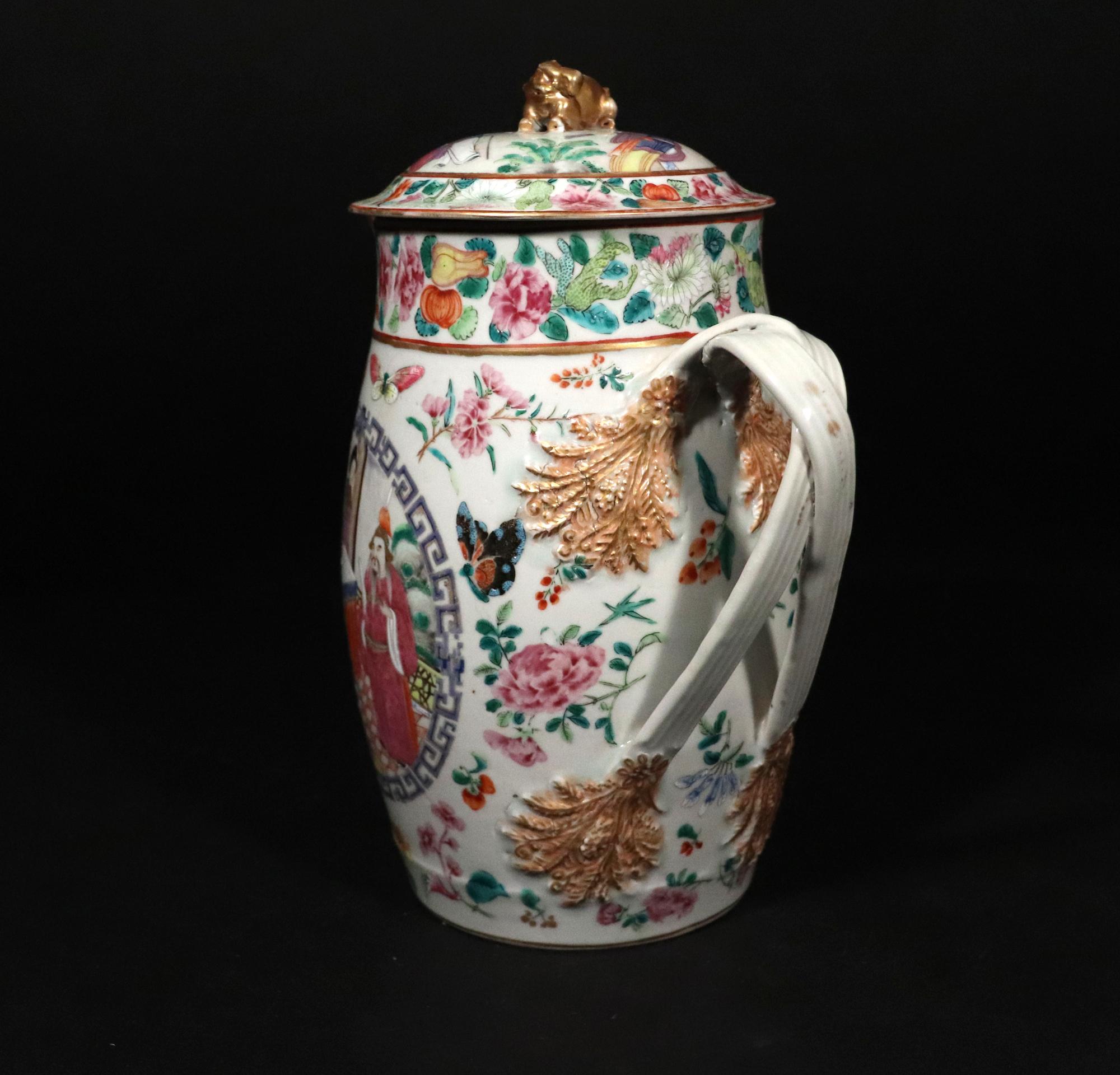 Chinese Export Porcelain Covered Rose Mandarin Cider Jug In Good Condition For Sale In Downingtown, PA
