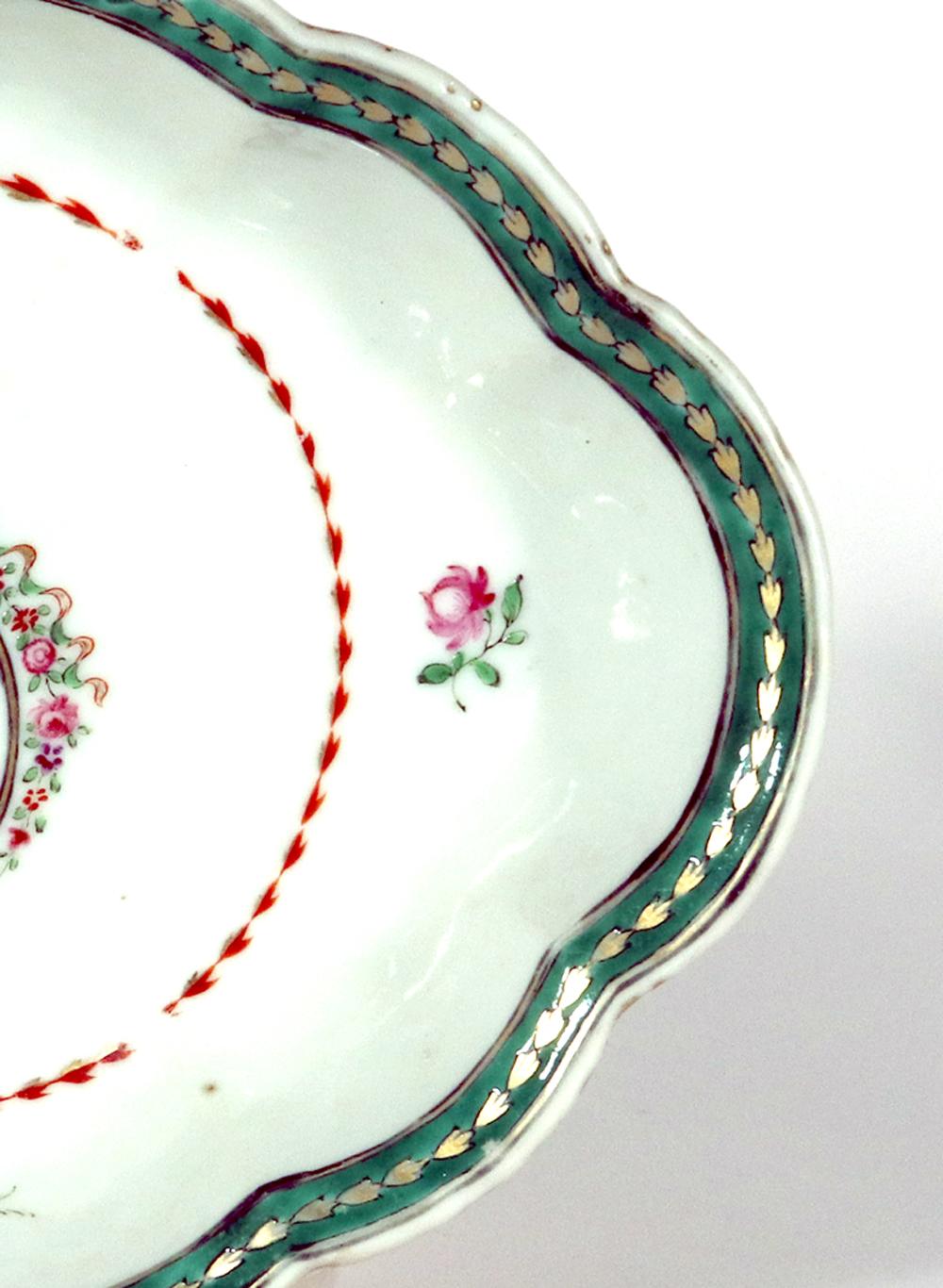 Chinese Export Porcelain Deep Dish with 