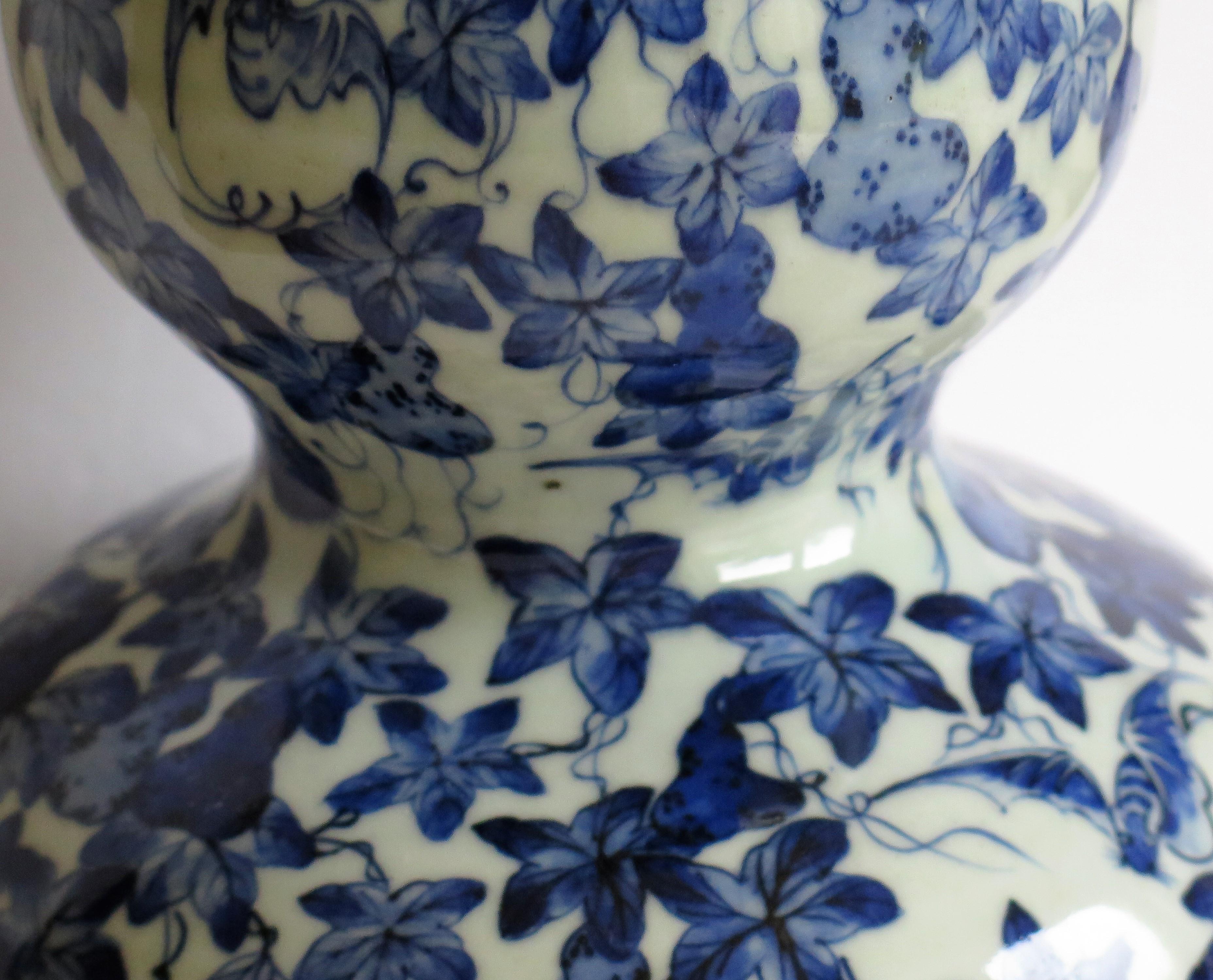 Chinese Export Porcelain Vase Blue & White Hand Painted 34cm tall Mid 19thC Qing 2