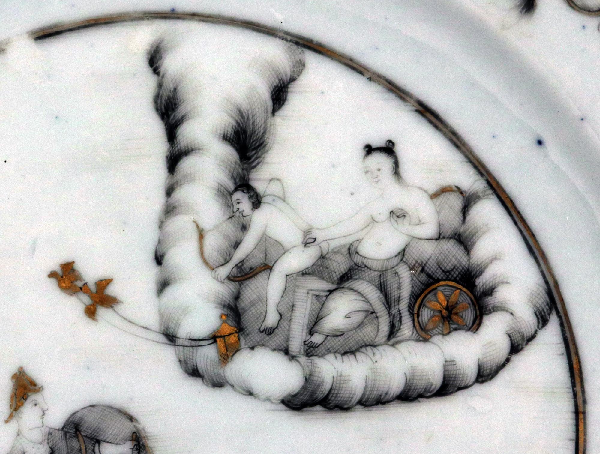 Chinesisches Export-Porzellan En Grisaille Mythischer Teller mit Venus, Amor @ Adonis im Zustand „Gut“ im Angebot in Downingtown, PA