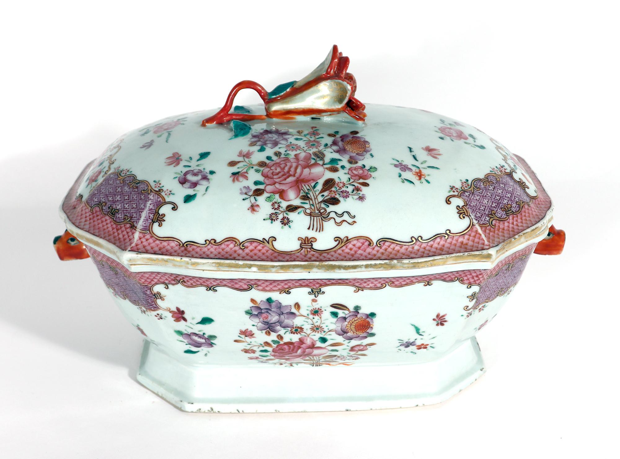 Chinese Export Porcelain Famille Rose Botanical Soup Tureen & Cover In Good Condition For Sale In Downingtown, PA