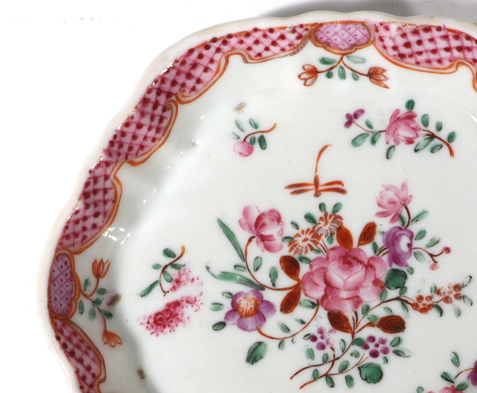 Soporte para Tetera Botánica de Porcelana China de Exportación Famille Rose en Bueno estado para la venta en Downingtown, PA