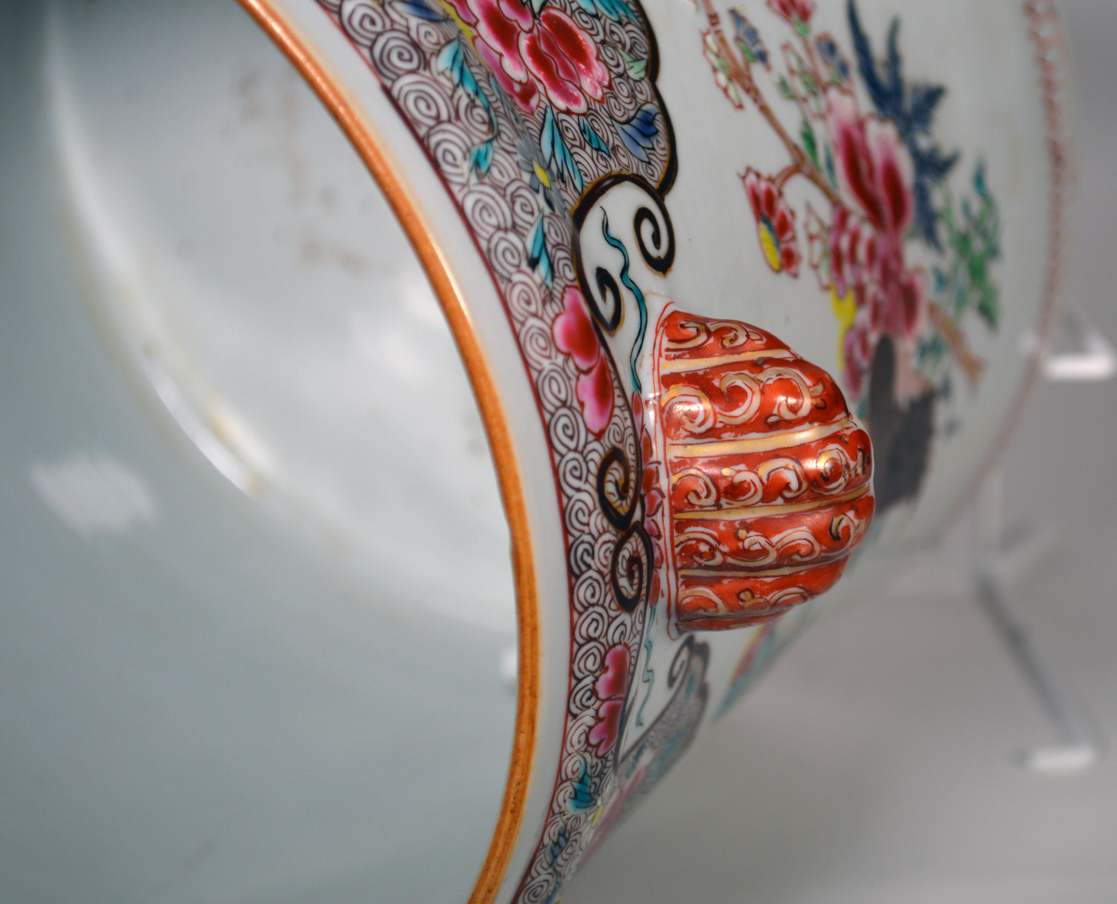 18th-century Chinese Export Porcelain Large Famille Rose Cachepot In Good Condition For Sale In Downingtown, PA