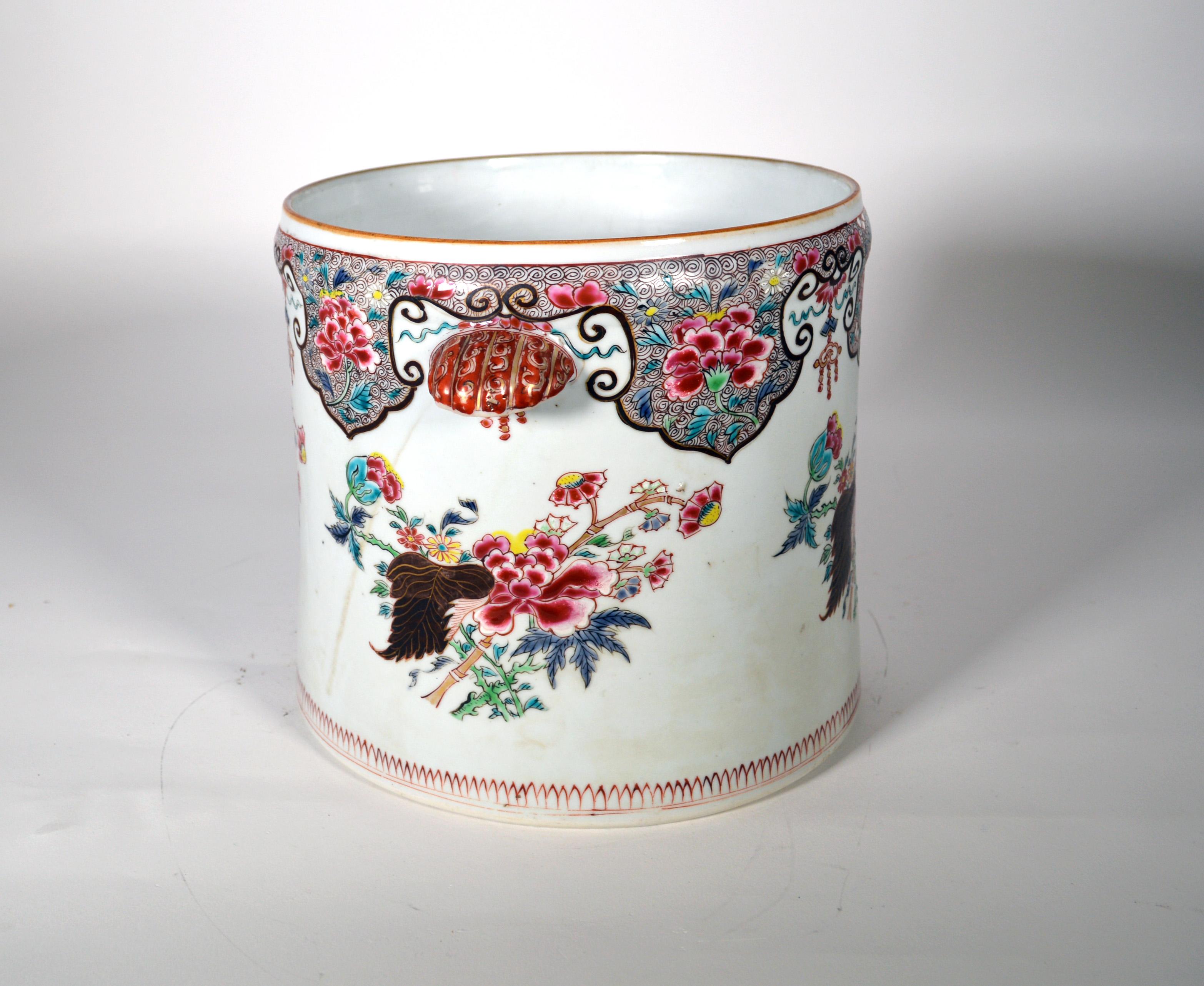 18th-century Chinese Export Porcelain Large Famille Rose Cachepot For Sale 1