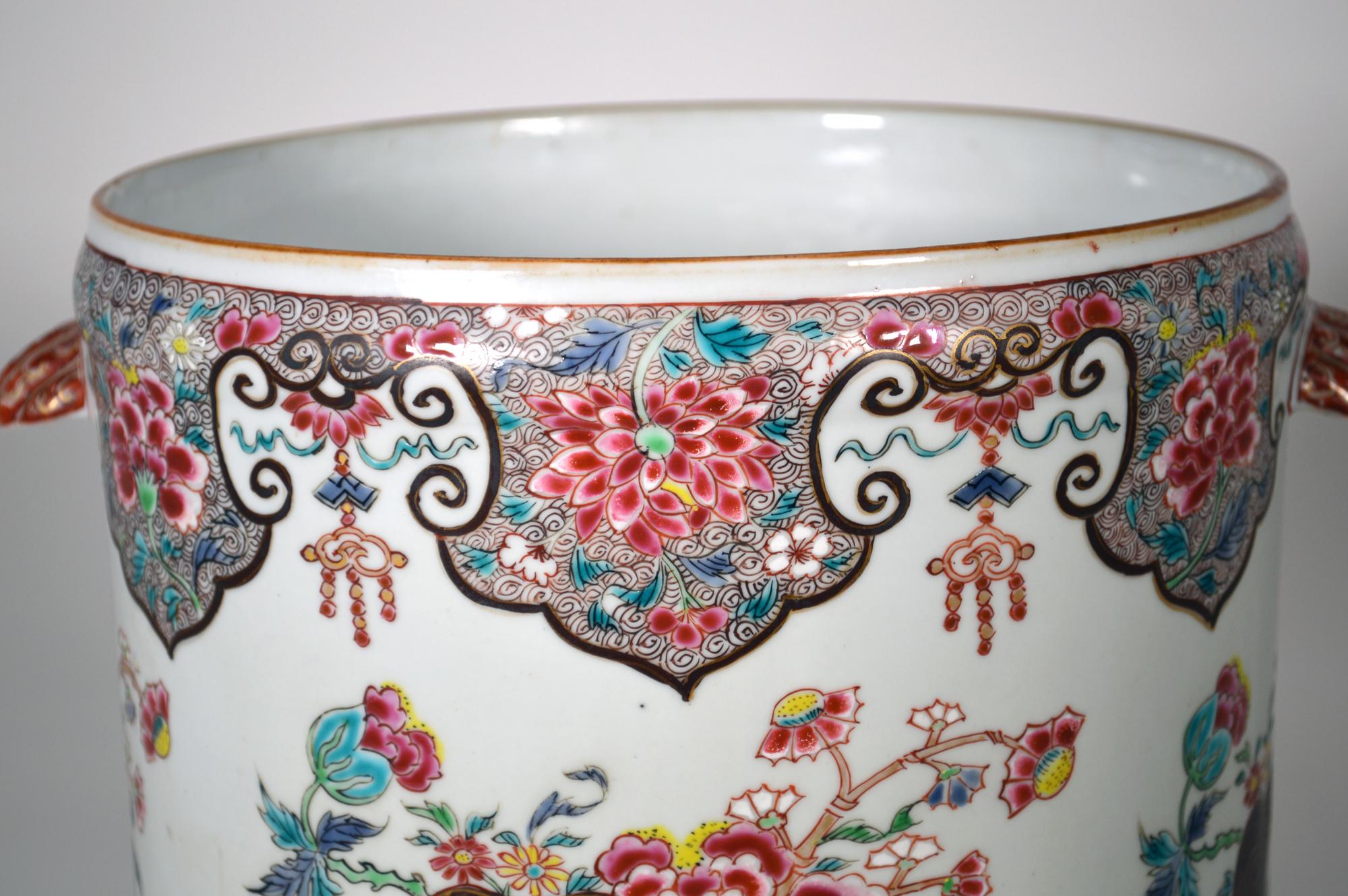 18th-century Chinese Export Porcelain Large Famille Rose Cachepot For Sale 3