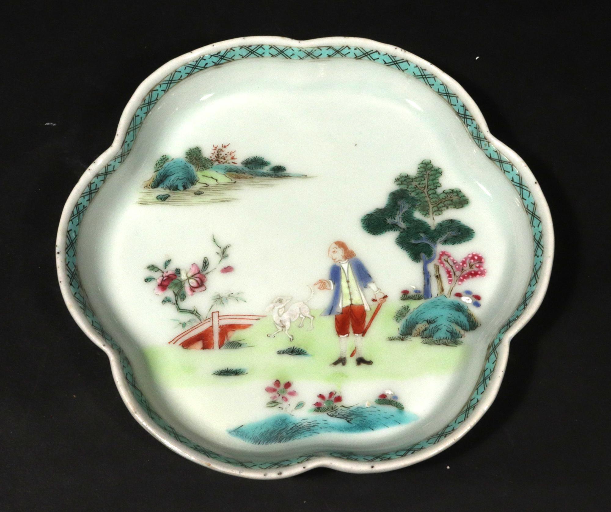 Chinese Export Porcelain Famille rose European-subject Teapot Stand In Good Condition For Sale In Downingtown, PA