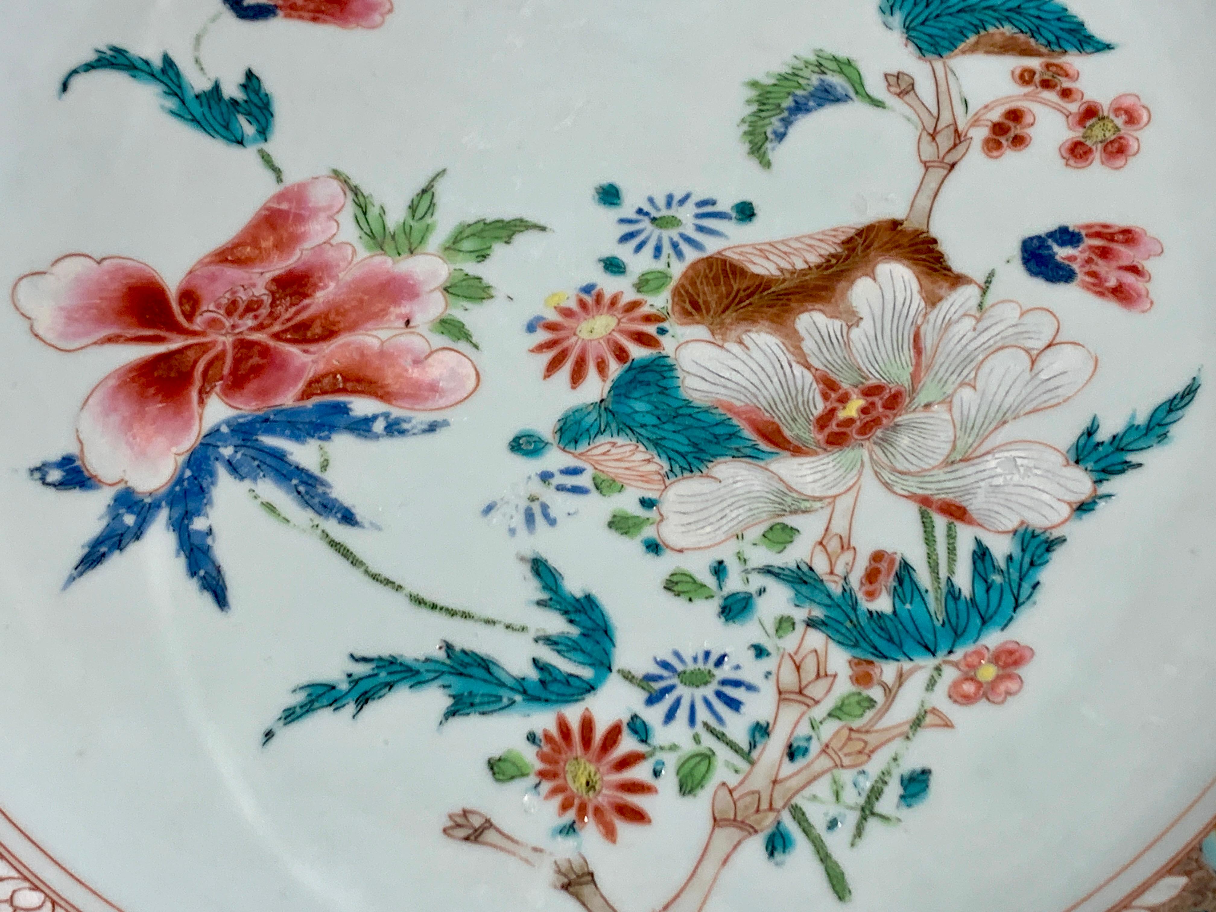 Chinese Export Porcelain Famille Rose Large Deep Dish, 18th Century, China In Good Condition In Austin, TX