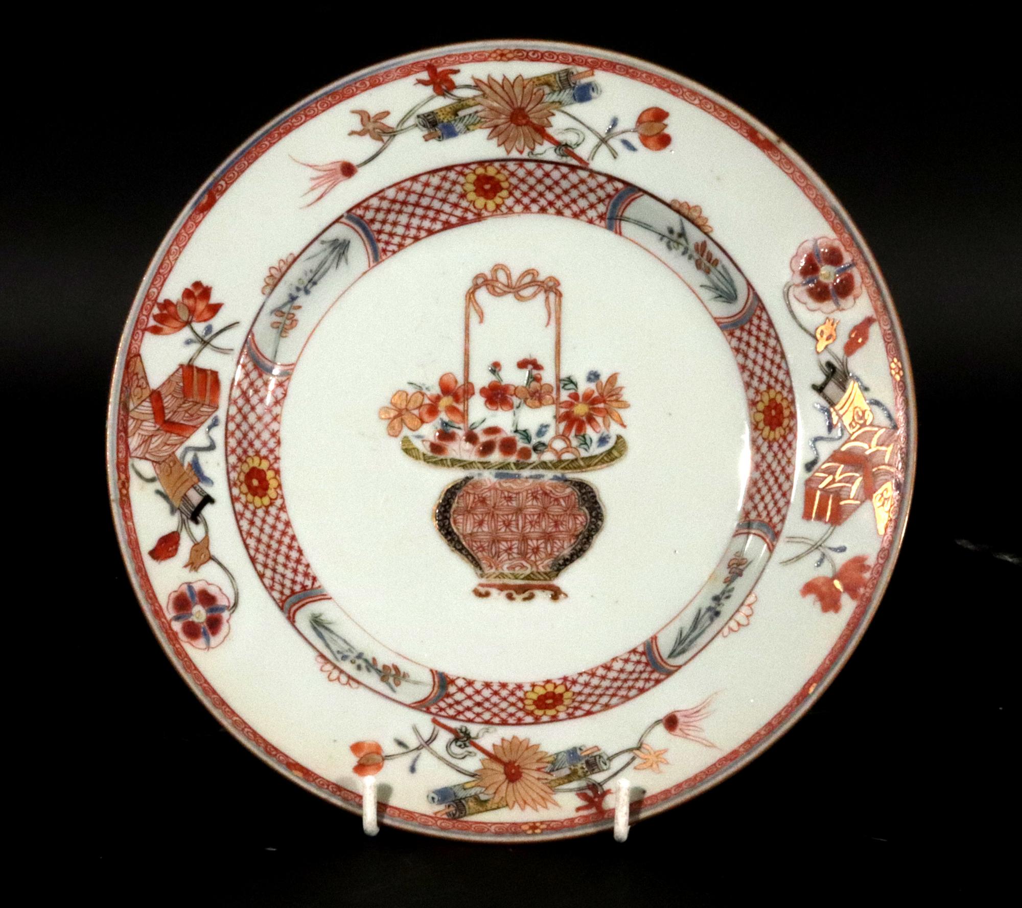 Chinois Assiettes Famille Rose peintes avec paniers de fleurs d'exportation chinoise en vente