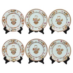 Platos de porcelana china de exportación Famille Rose pintados con cestas de flores