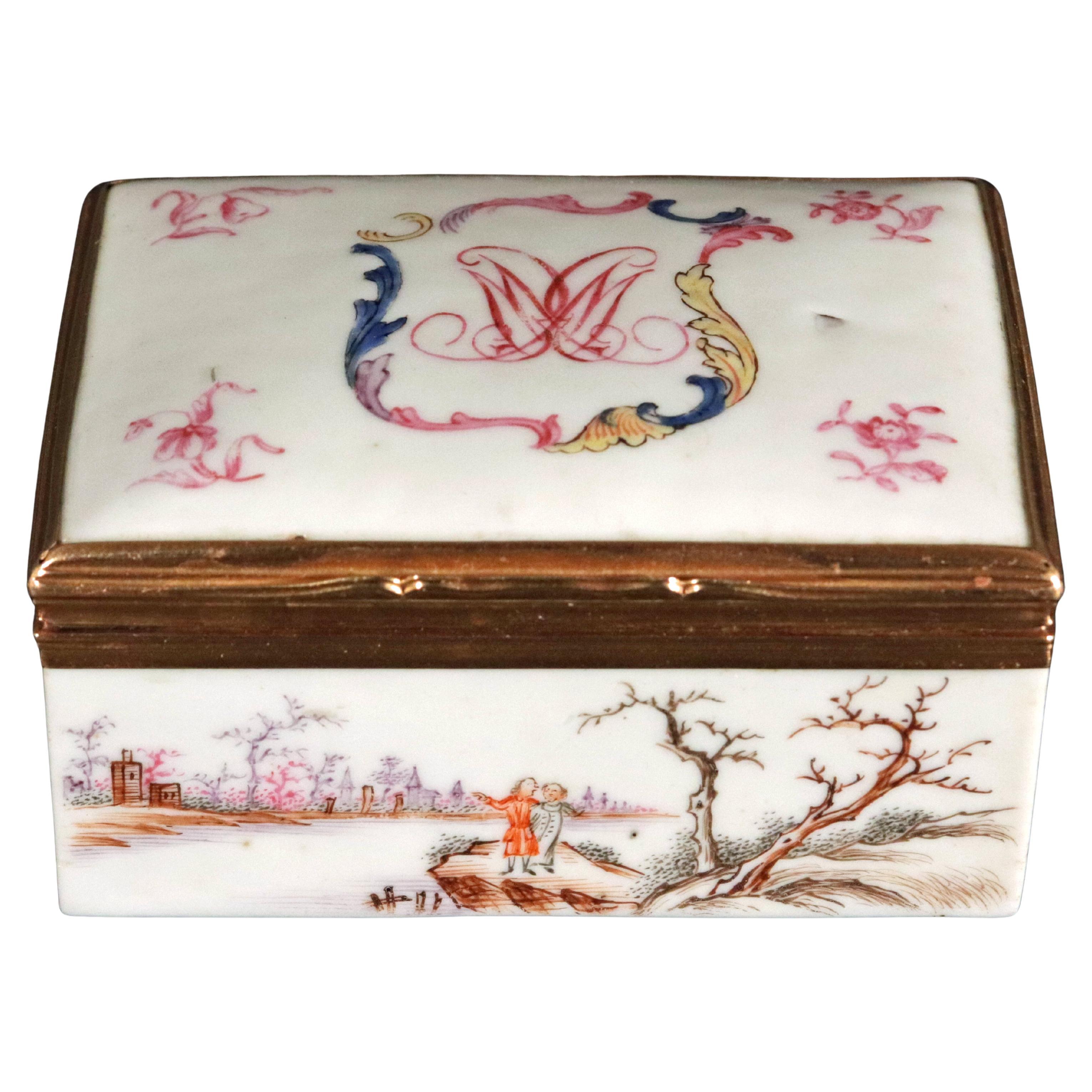 Chinese Export Porcelain Famille Rose Snuff Box- European subjects For Sale