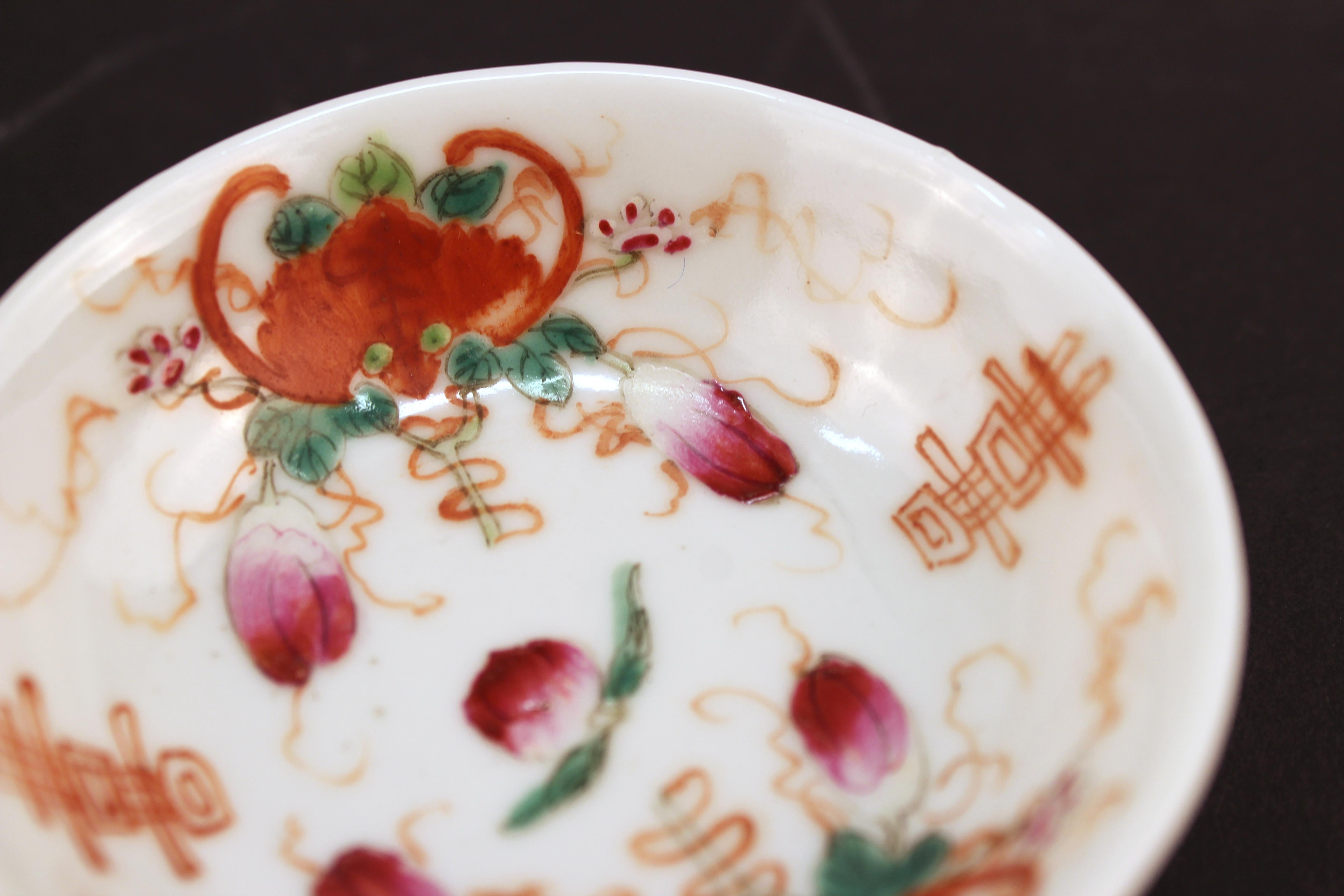 Chinese Export Porcelain Famille Rose Tea Plates In Good Condition For Sale In New York, NY