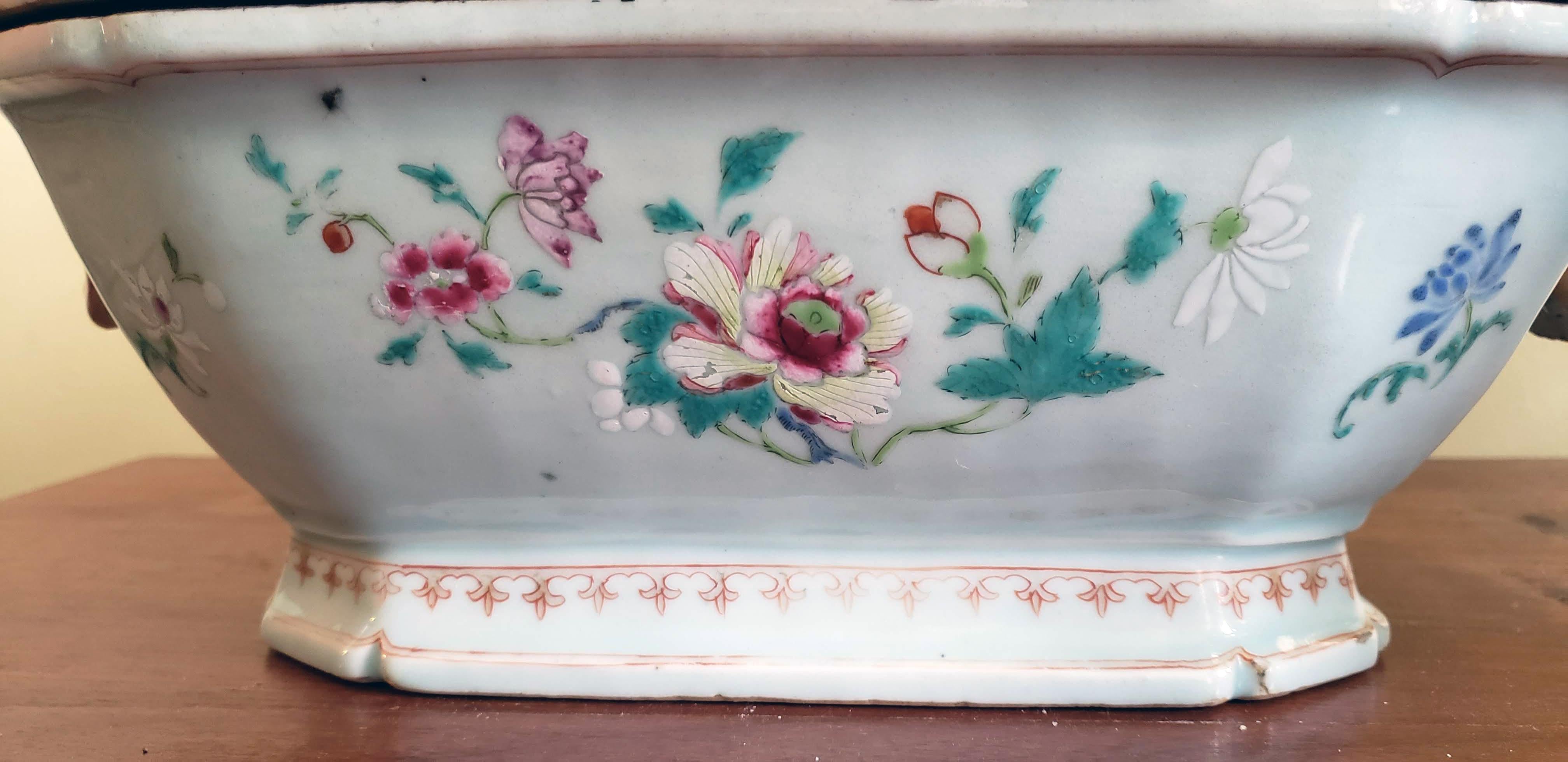 Chinese Export Porcelain Famille Rose Tureen and Cover, circa 1750-1765 7