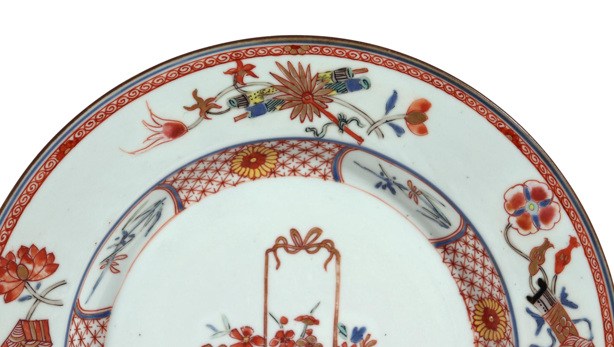 Chinese Export Porcelain Famille Rose-Verte Plates Painted with A Flower Basket For Sale 6