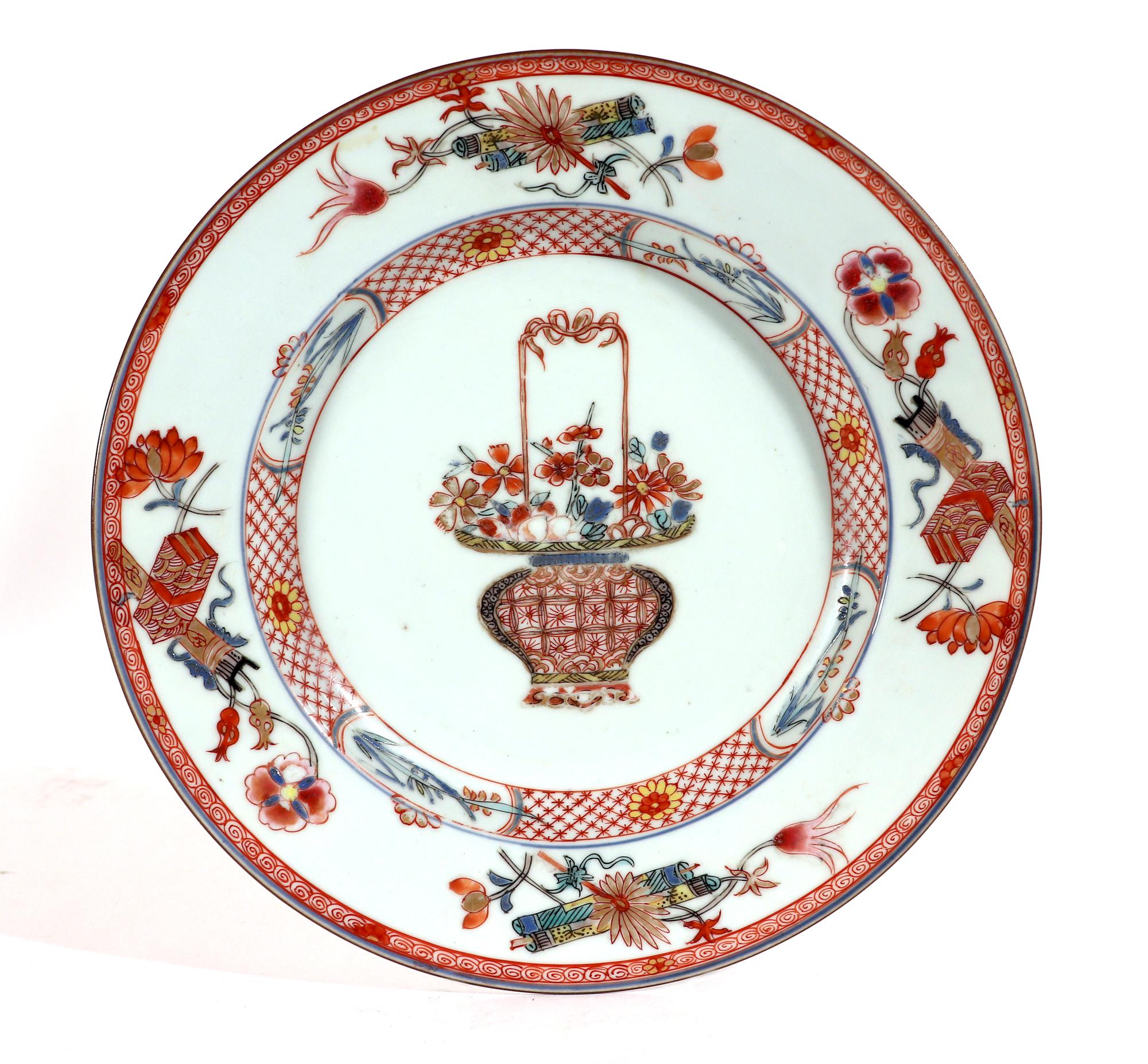 Chinese Export Porcelain Famille Rose-Verte Plates Painted with A Flower Basket In Good Condition For Sale In Downingtown, PA