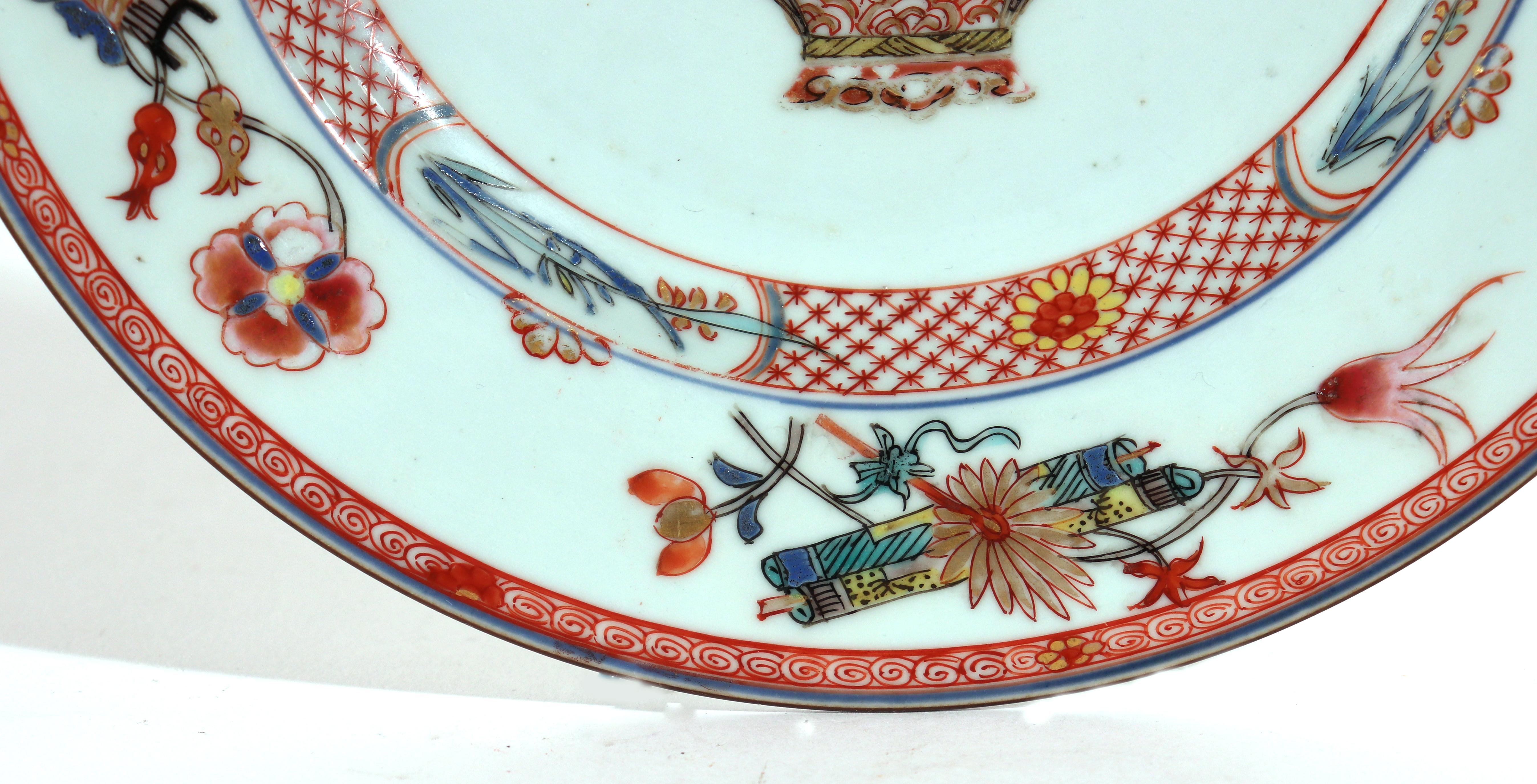 Early 18th Century Chinese Export Porcelain Famille Rose-Verte Plates Painted with A Flower Basket For Sale