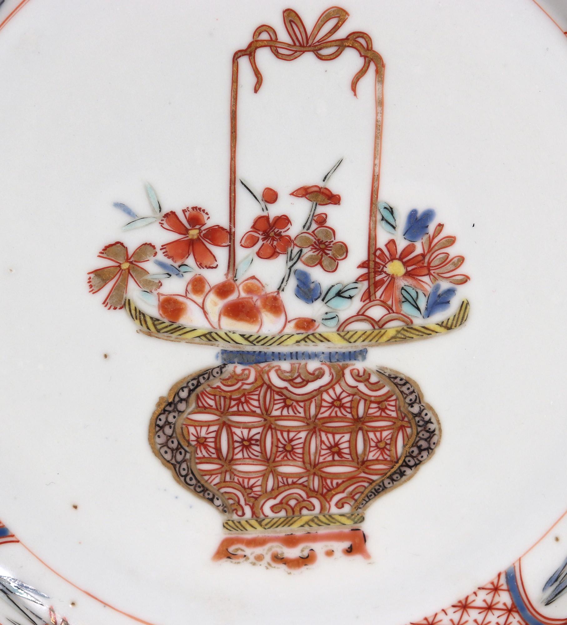 Chinese Export Porcelain Famille Rose-Verte Plates Painted with A Flower Basket For Sale 4