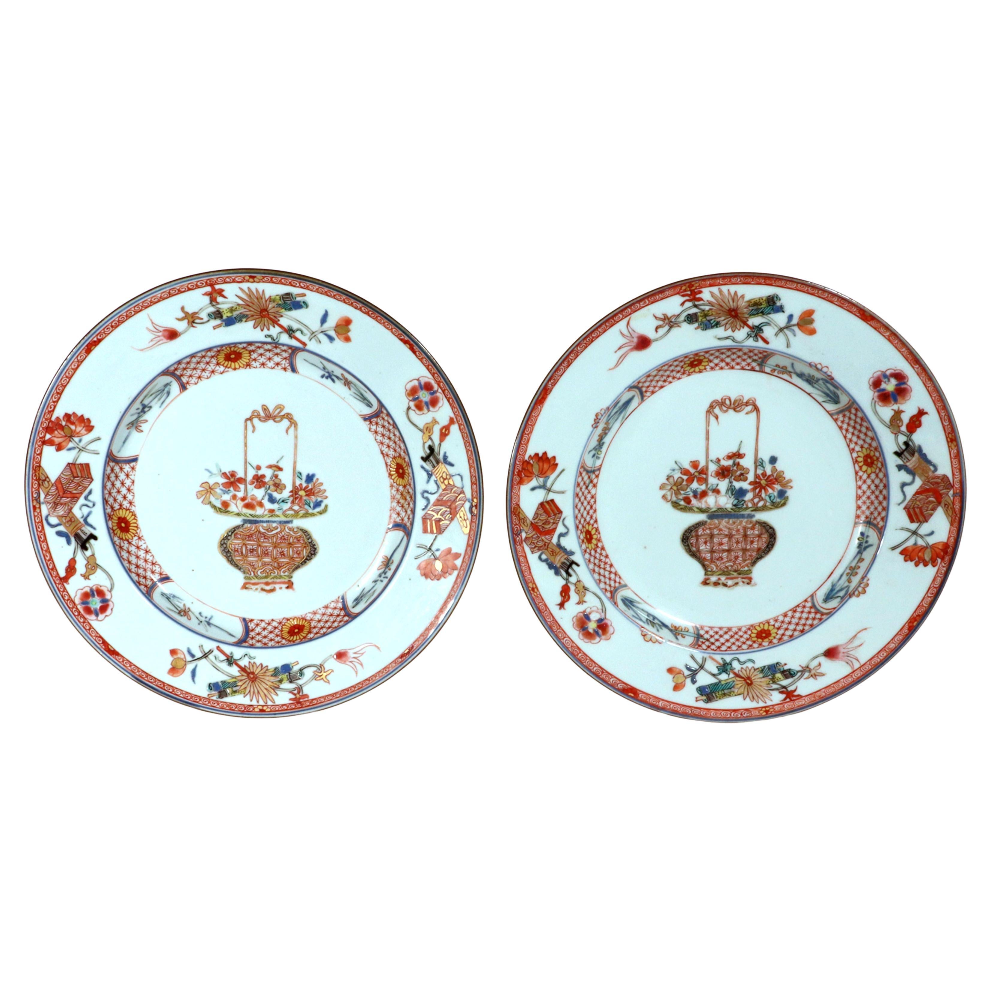 Assiettes Famille Rose-Verte peintes avec un panier de fleurs d'exportation chinoise