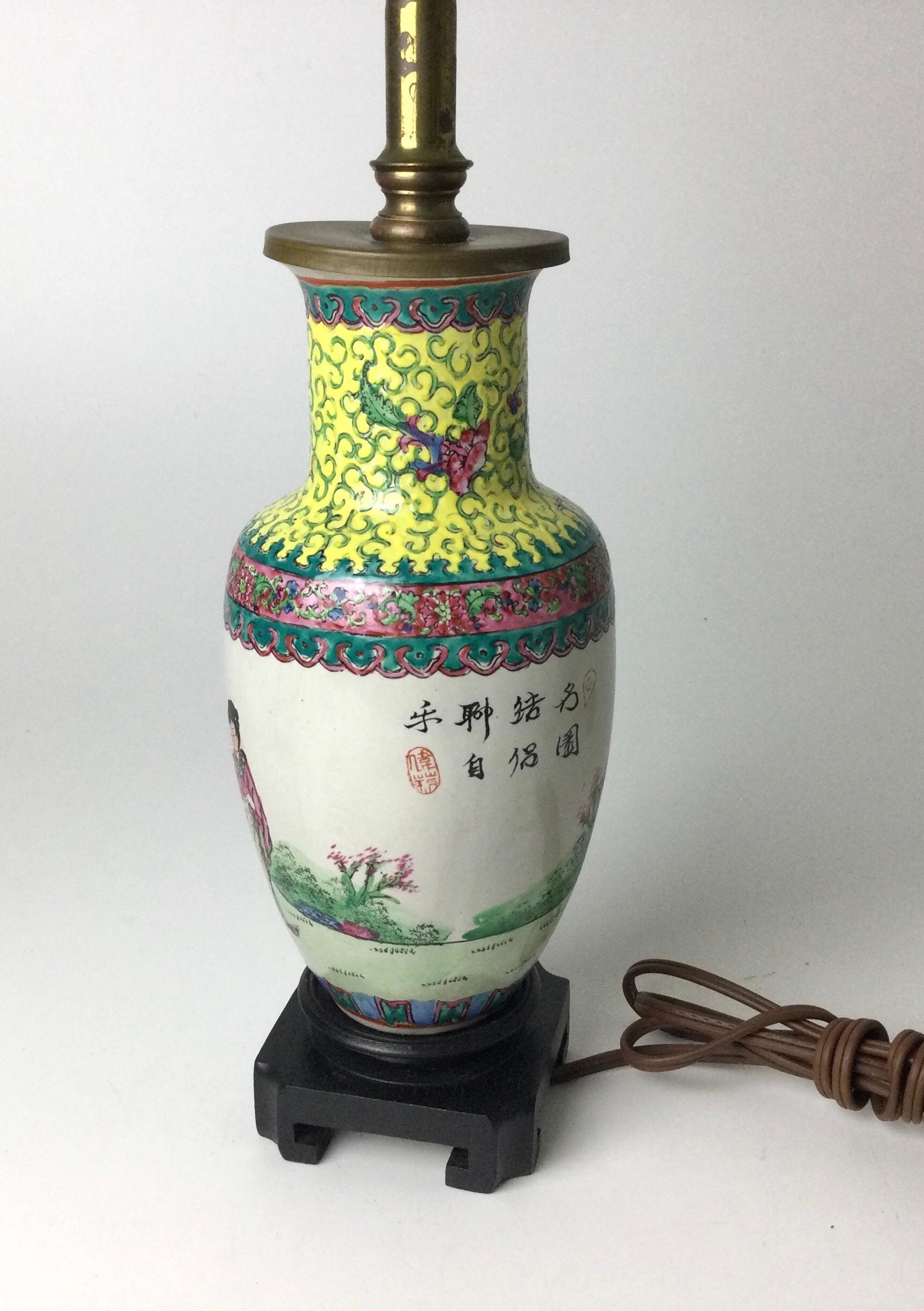 Chinese Export Porcelain Famille Small Table Lamp In Excellent Condition For Sale In Lambertville, NJ
