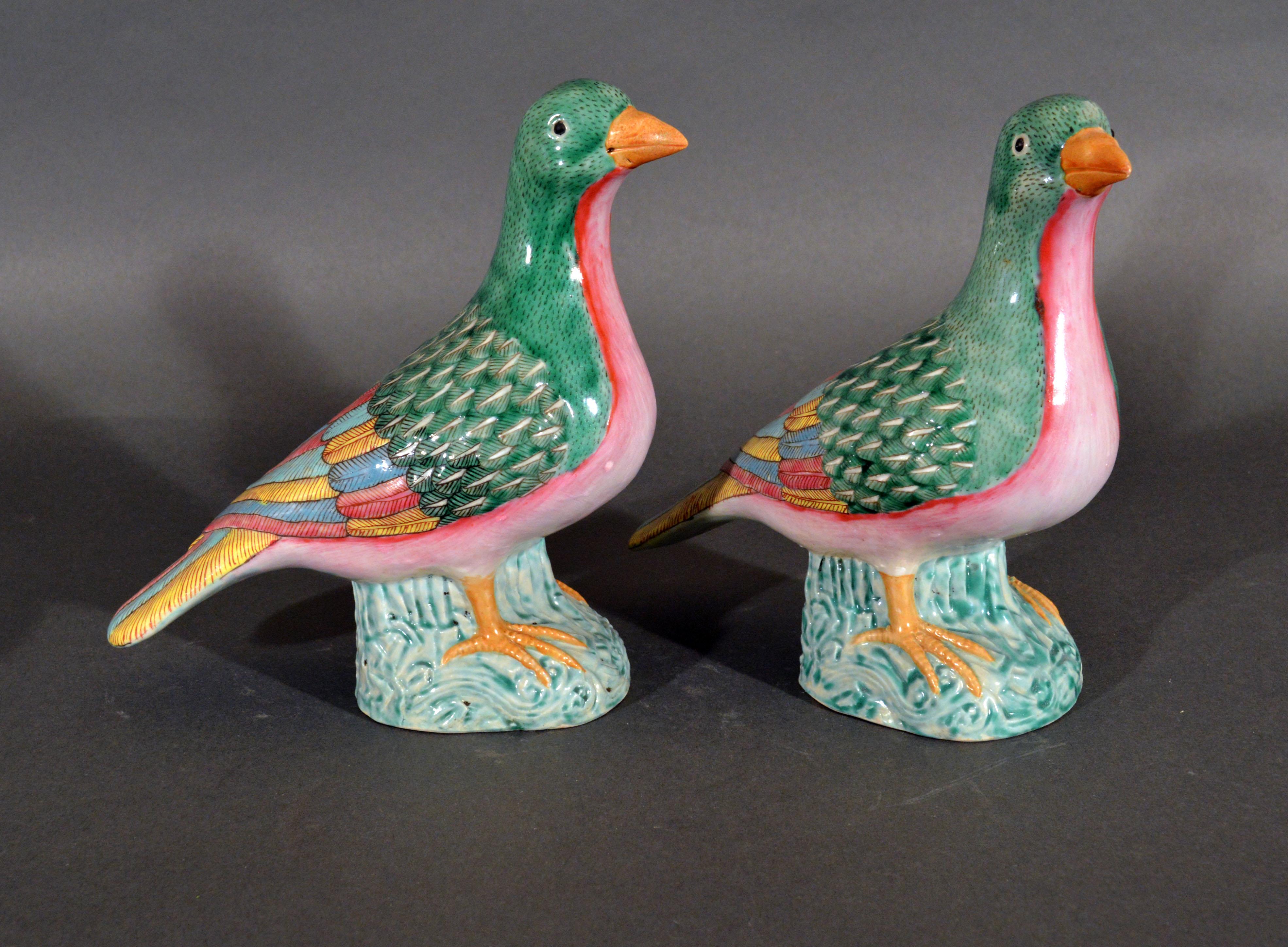 Chinese Export Porcelain Figures of Doves In Good Condition In Downingtown, PA