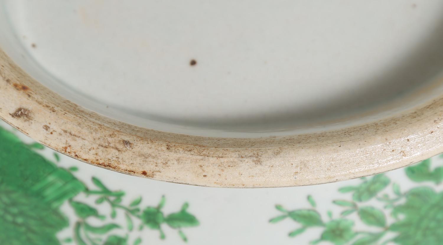 Soupière, couvercle et sous-plat en porcelaine d'exportation chinoise à motif Fitzhugh en vente 8