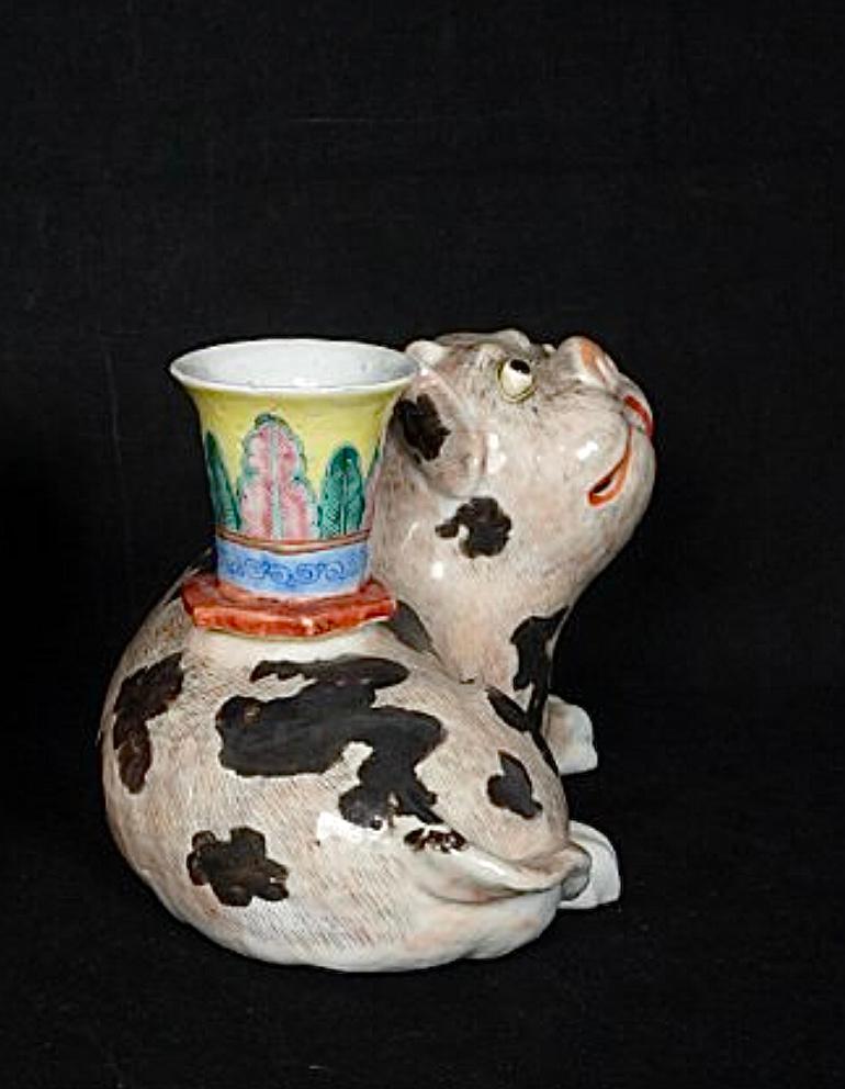 Chinese Export Porcelain Foo Dog Candlestick In Good Condition In Bradenton, FL