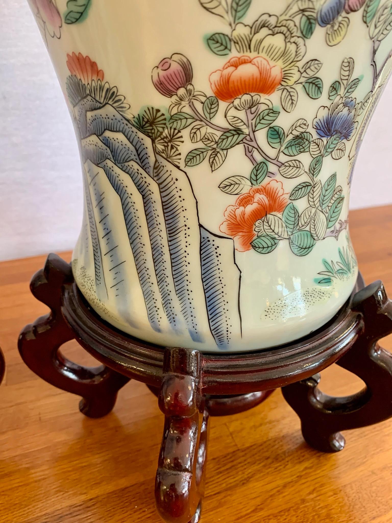Chinese Export Porcelain Ginger Jars with Peonies, Matching Pair In Good Condition In West Hartford, CT
