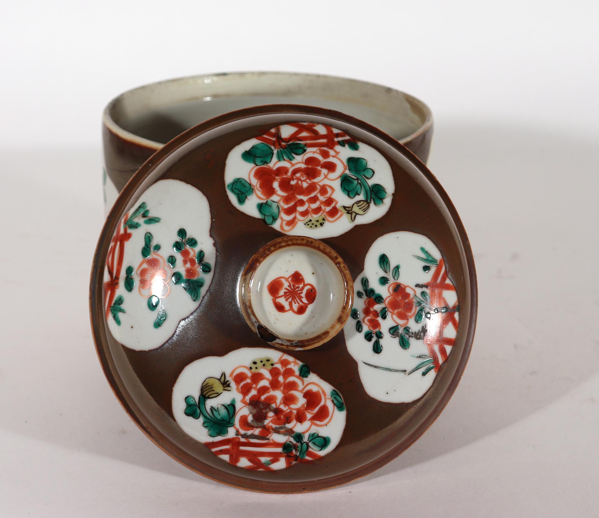 Groupe d'urnes et de couvercles en porcelaine d'exportation chinoise de Batavia en vente 10